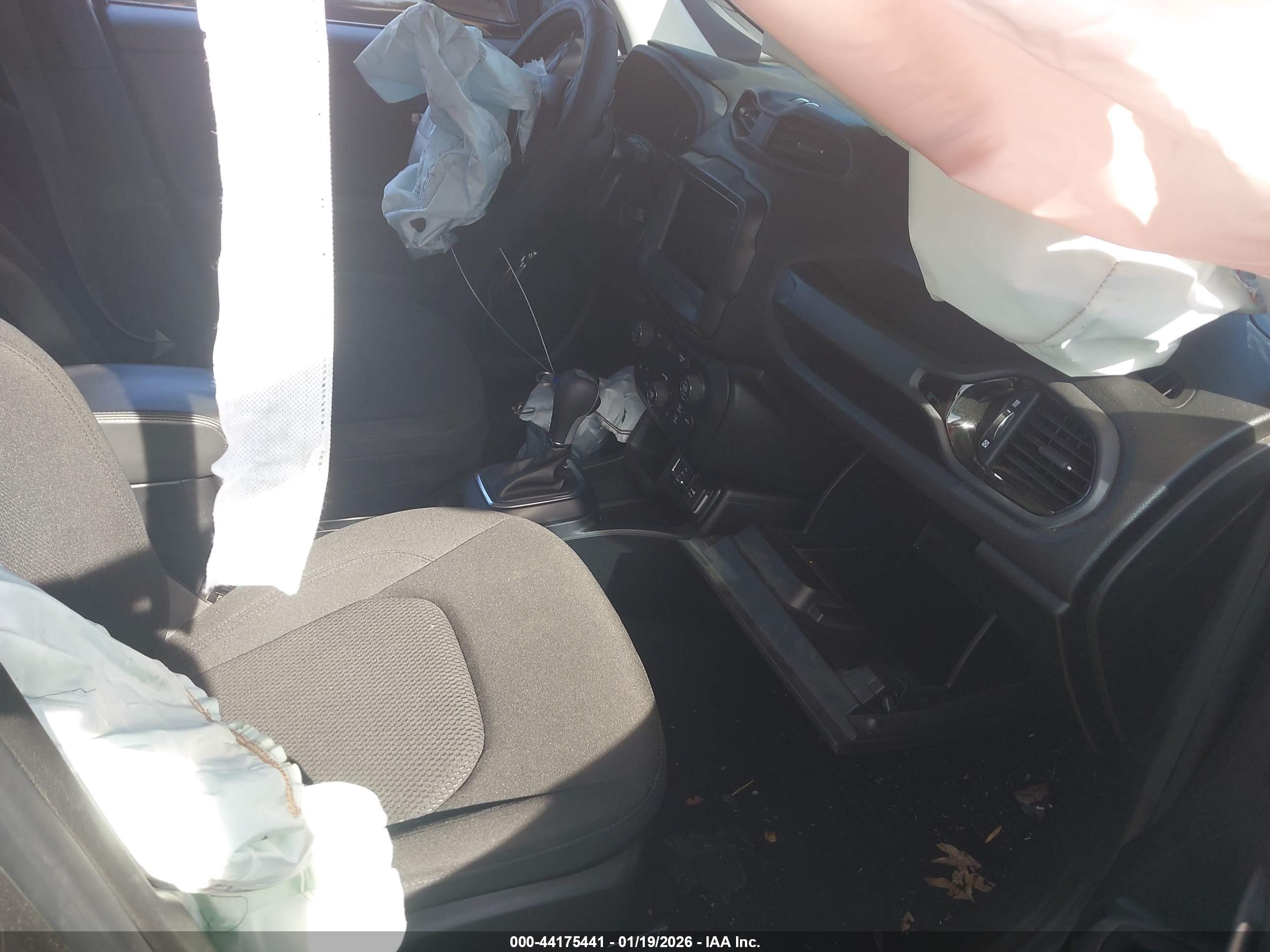 JEEP RENEGADE image 5