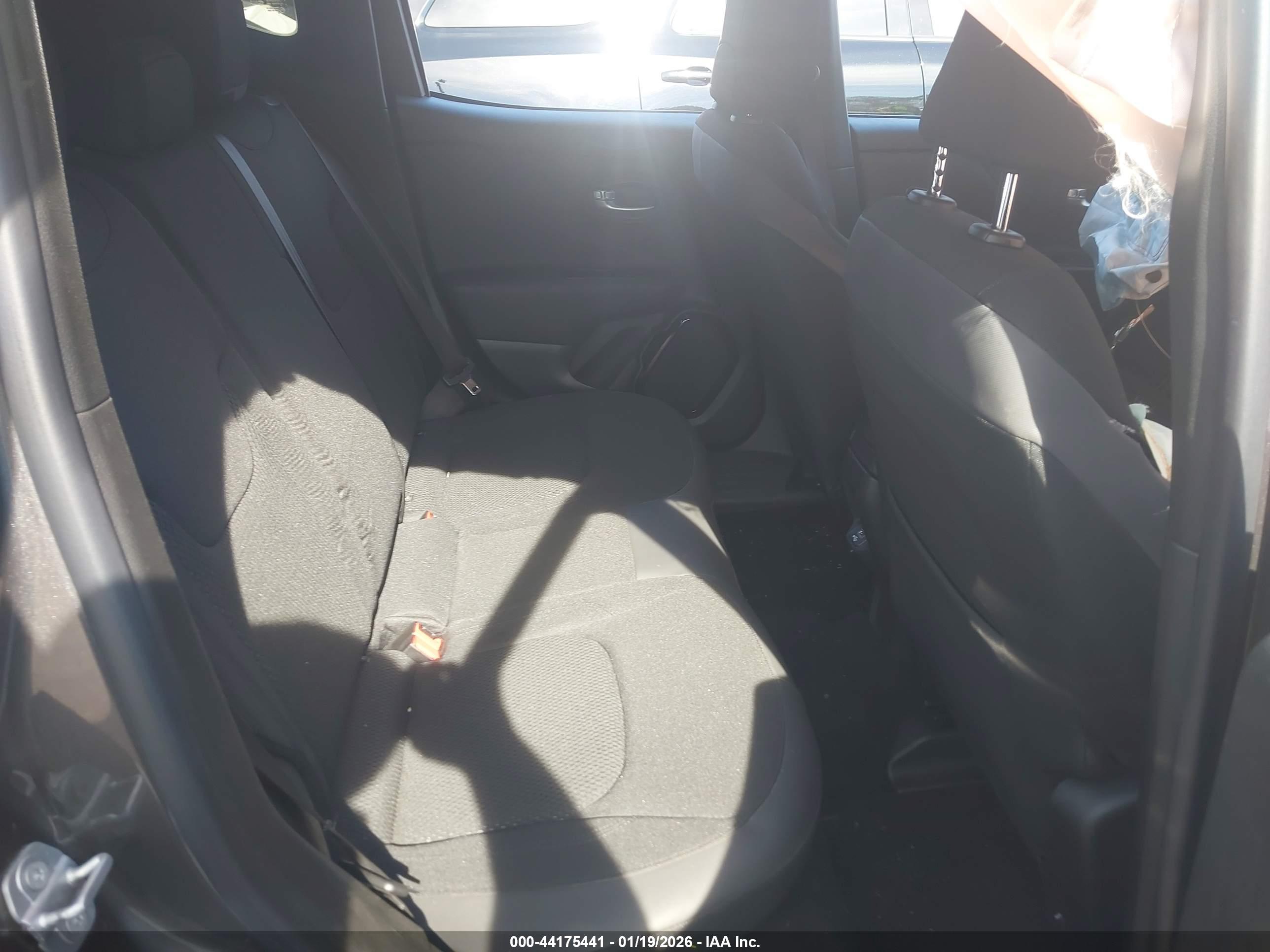 JEEP RENEGADE image 8