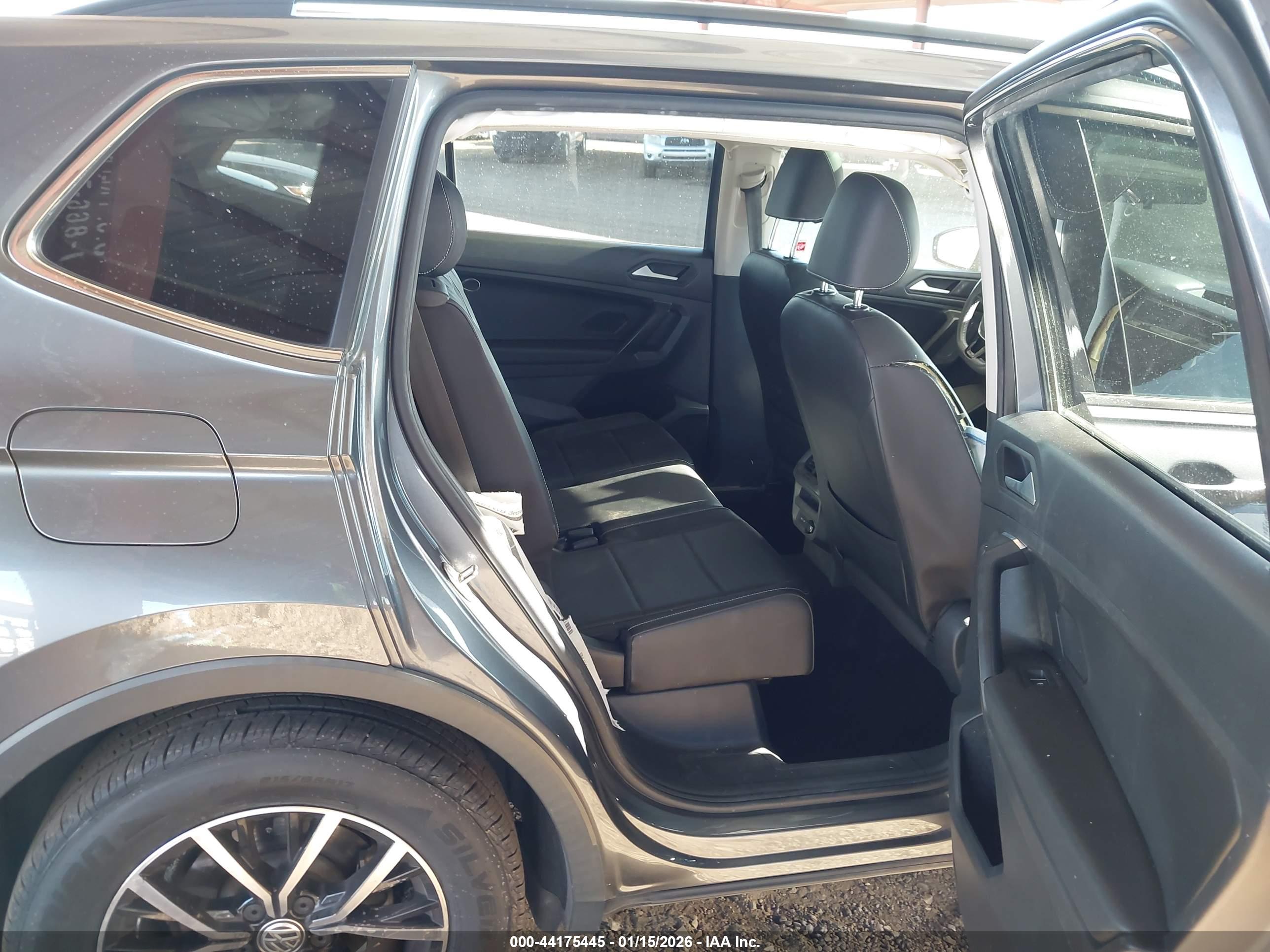 VOLKSWAGEN TIGUAN image 8