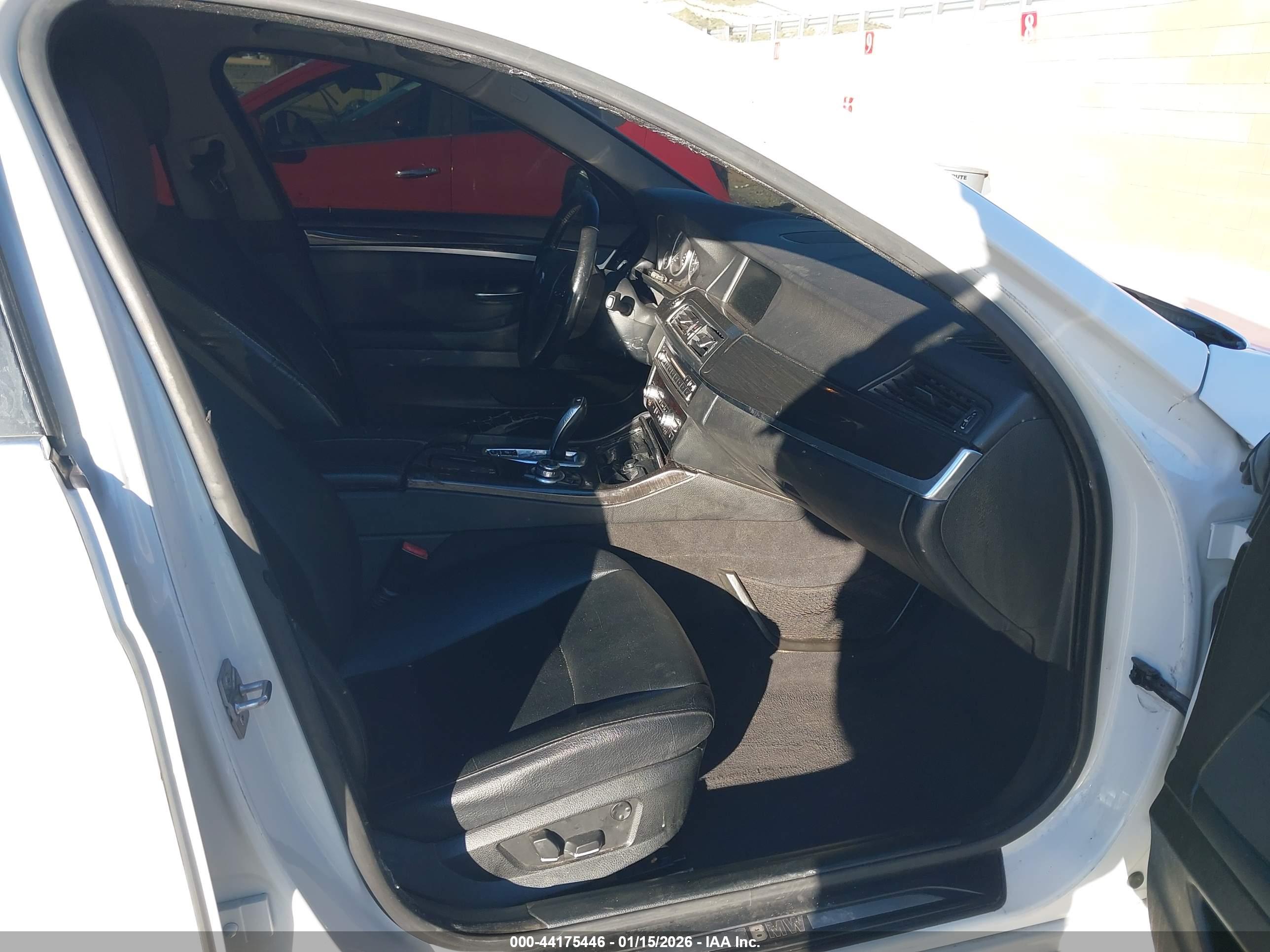 BMW 528I image 5