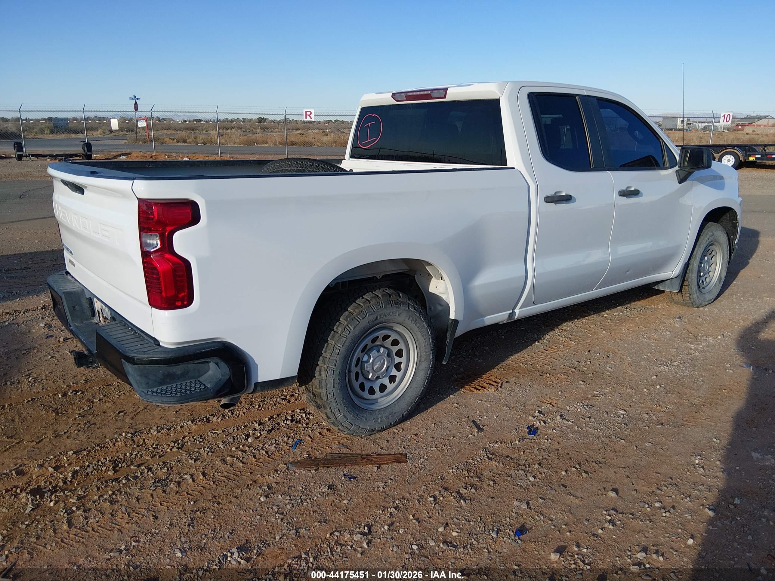 CHEVROLET SILVERADO image 4