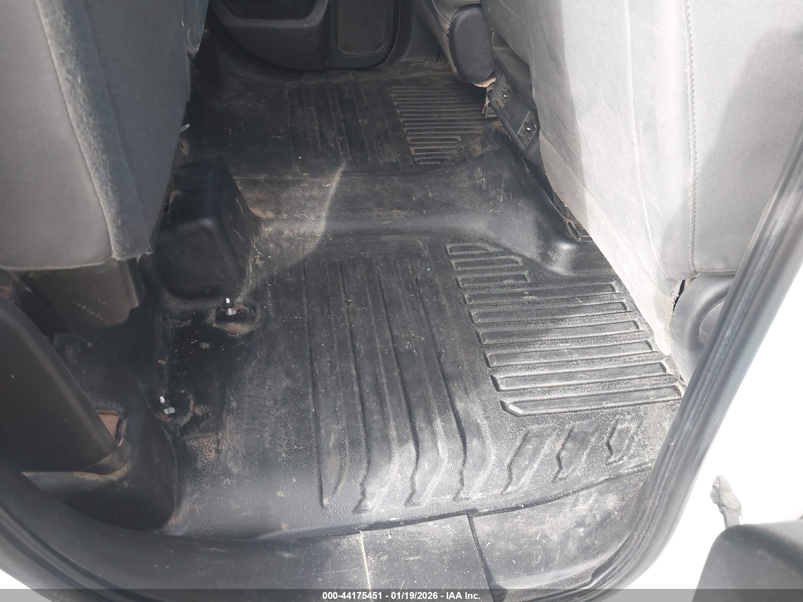 CHEVROLET SILVERADO image 8