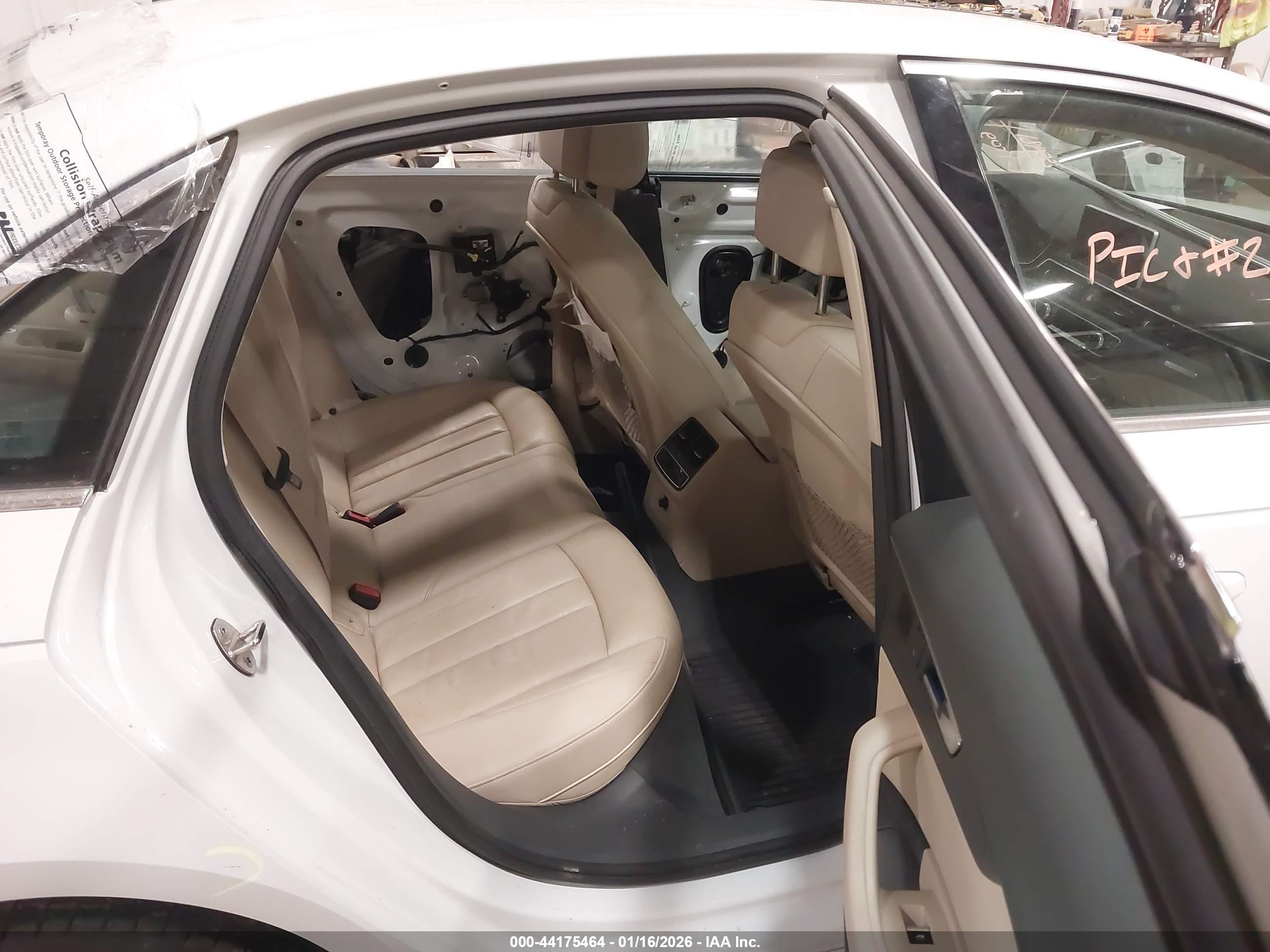 AUDI A4 image 8