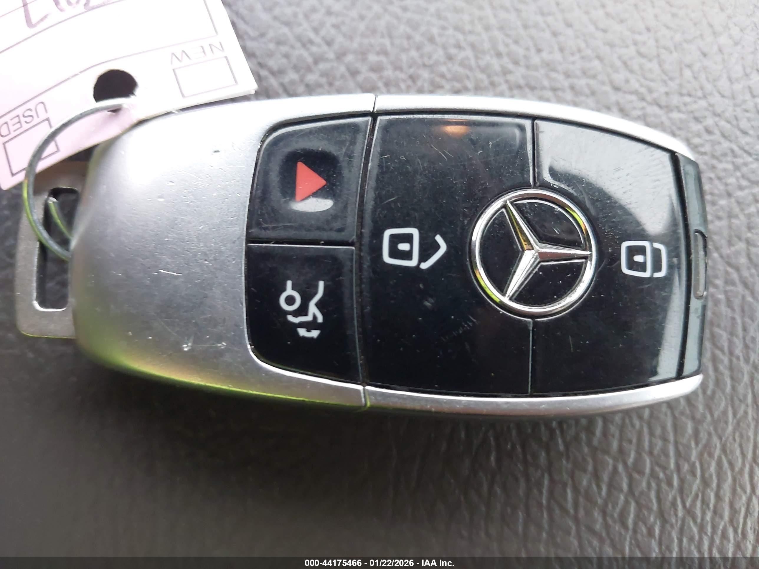 MERCEDES-BENZ E image 11