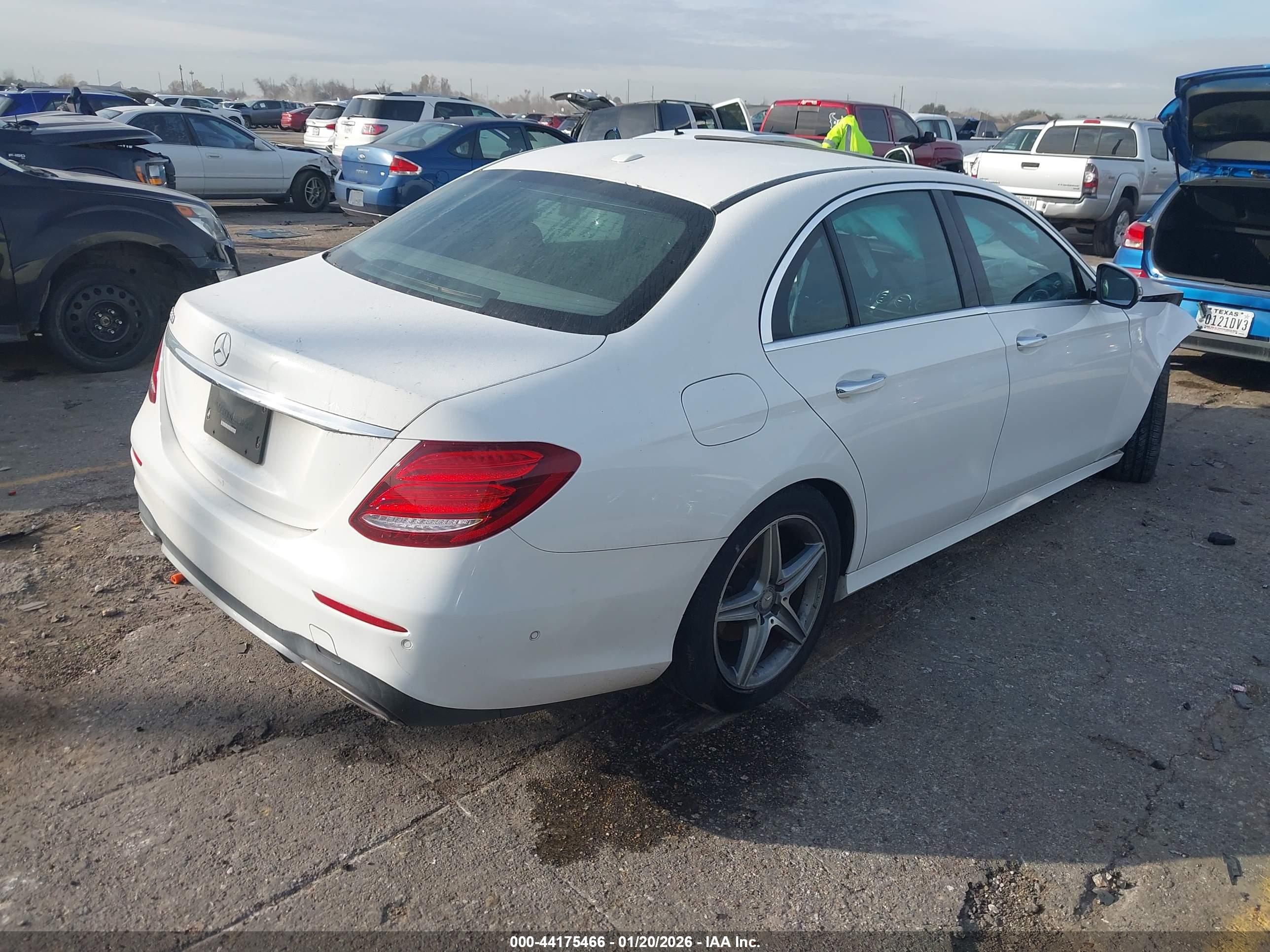 MERCEDES-BENZ E image 4
