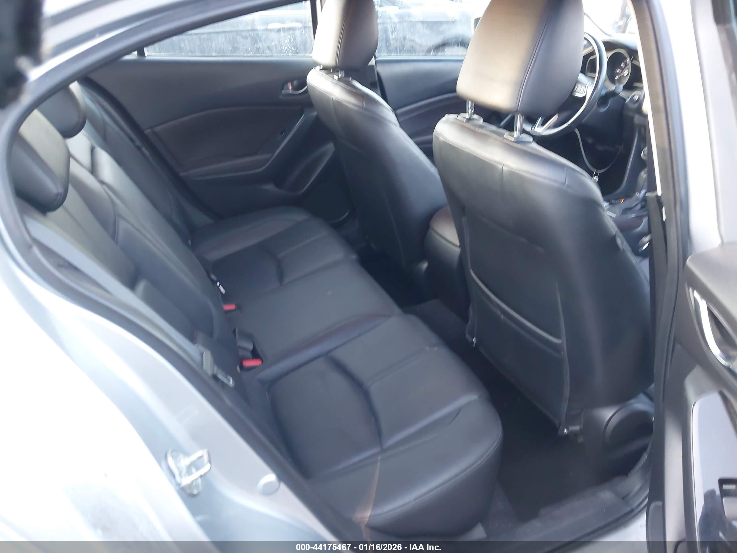 MAZDA MAZDA3 image 8