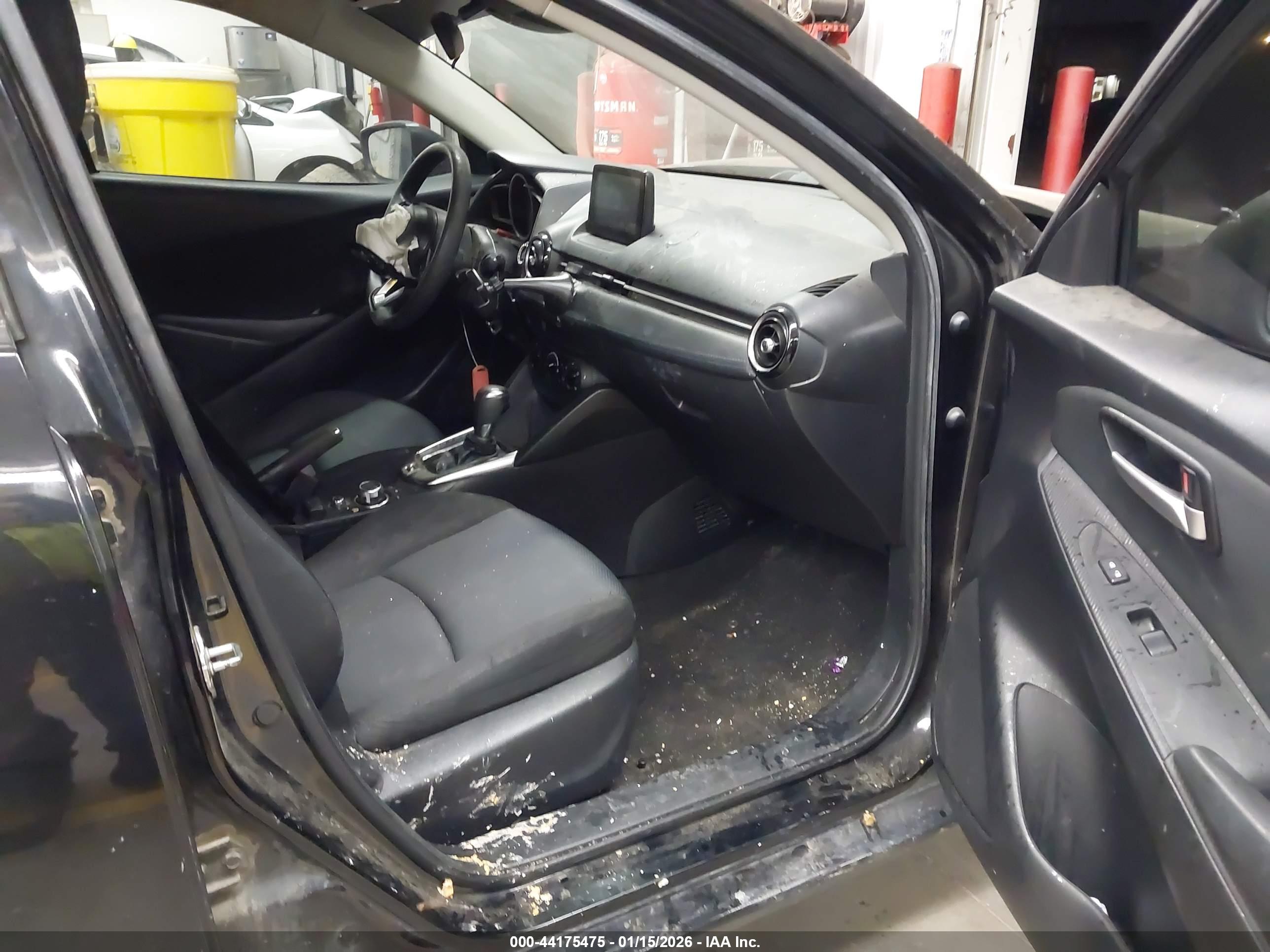 TOYOTA YARIS image 5