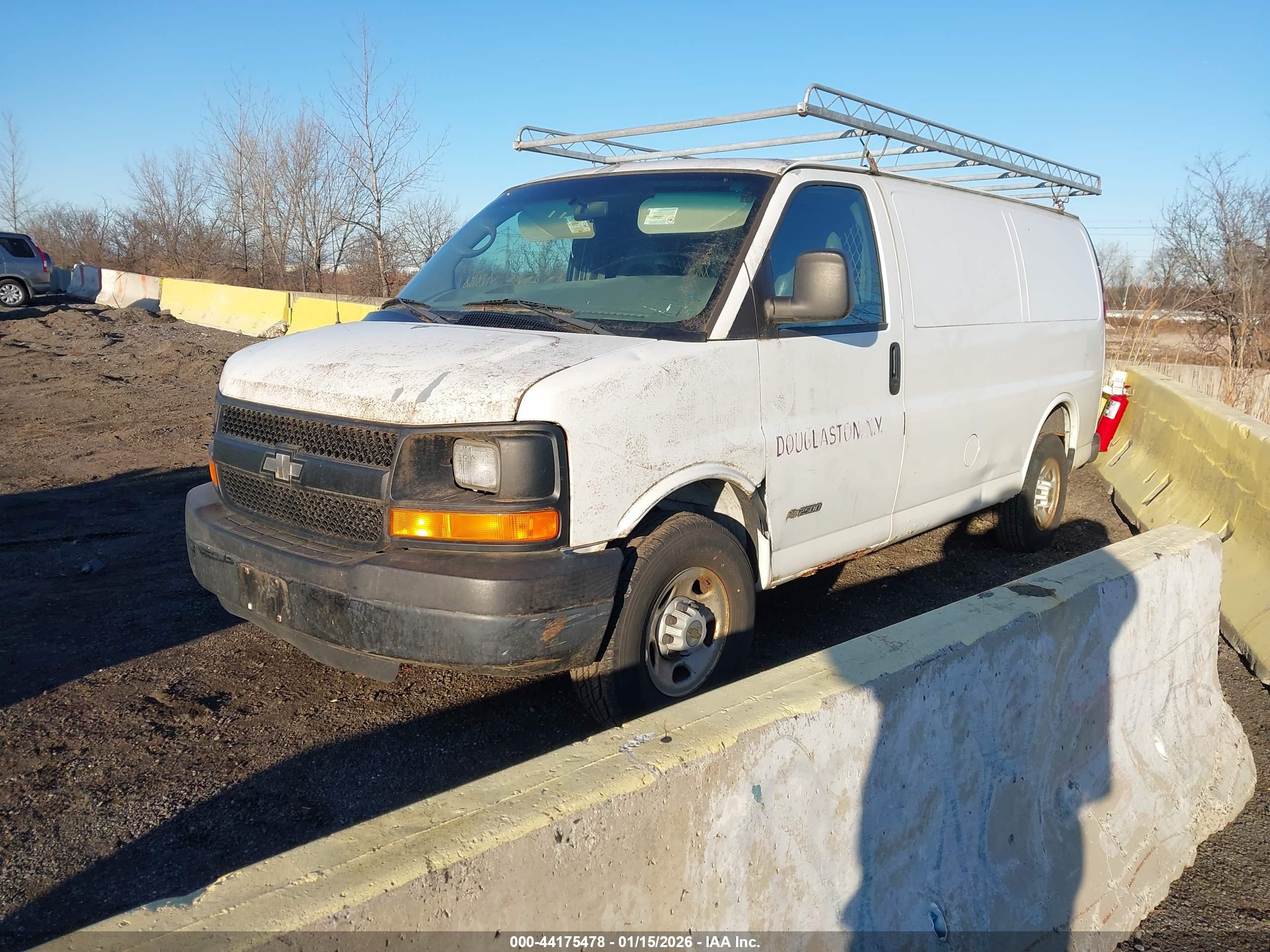 CHEVROLET EXPRESS image 2