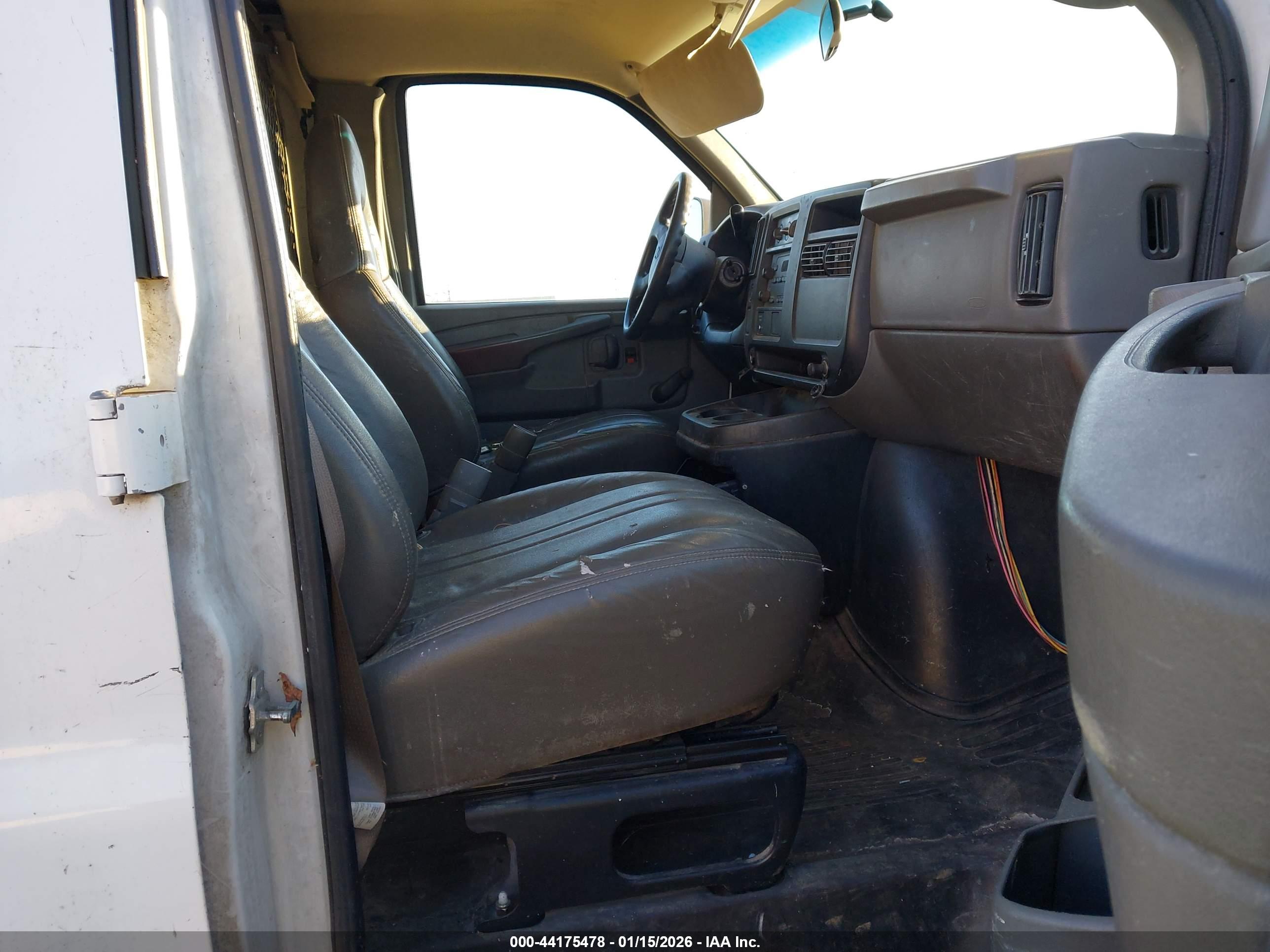 CHEVROLET EXPRESS image 5