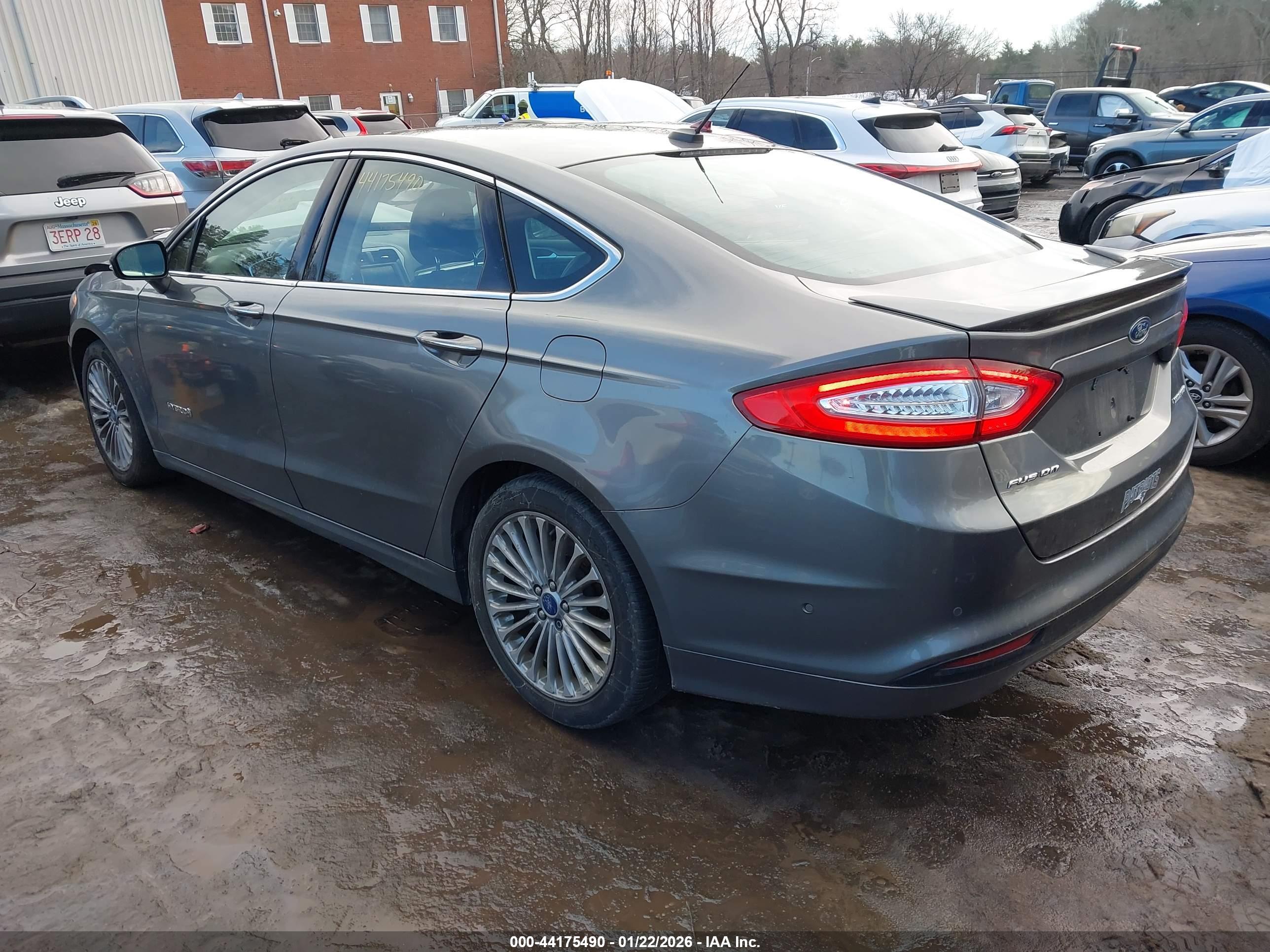 FORD FUSION image 3