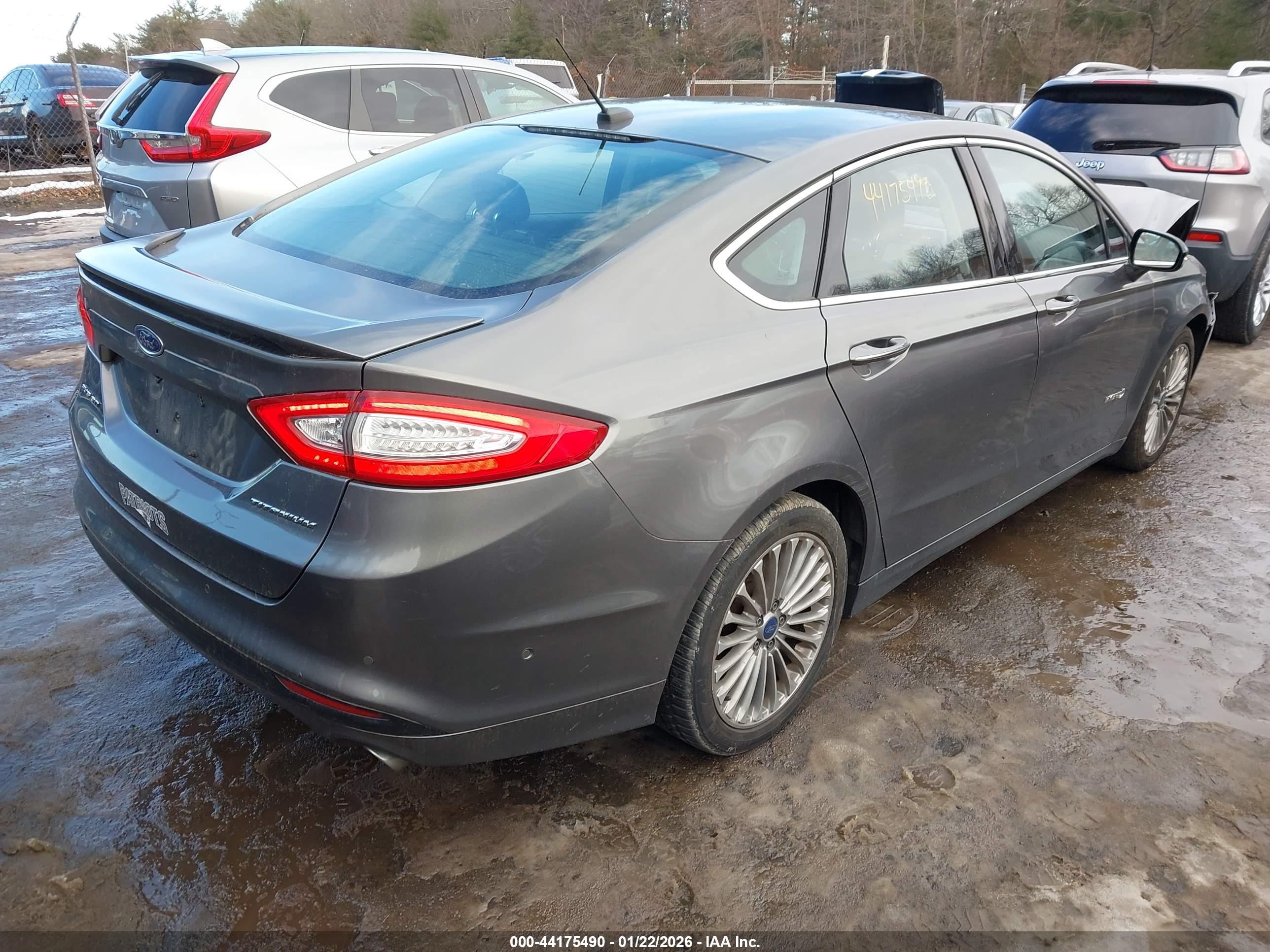 FORD FUSION image 4