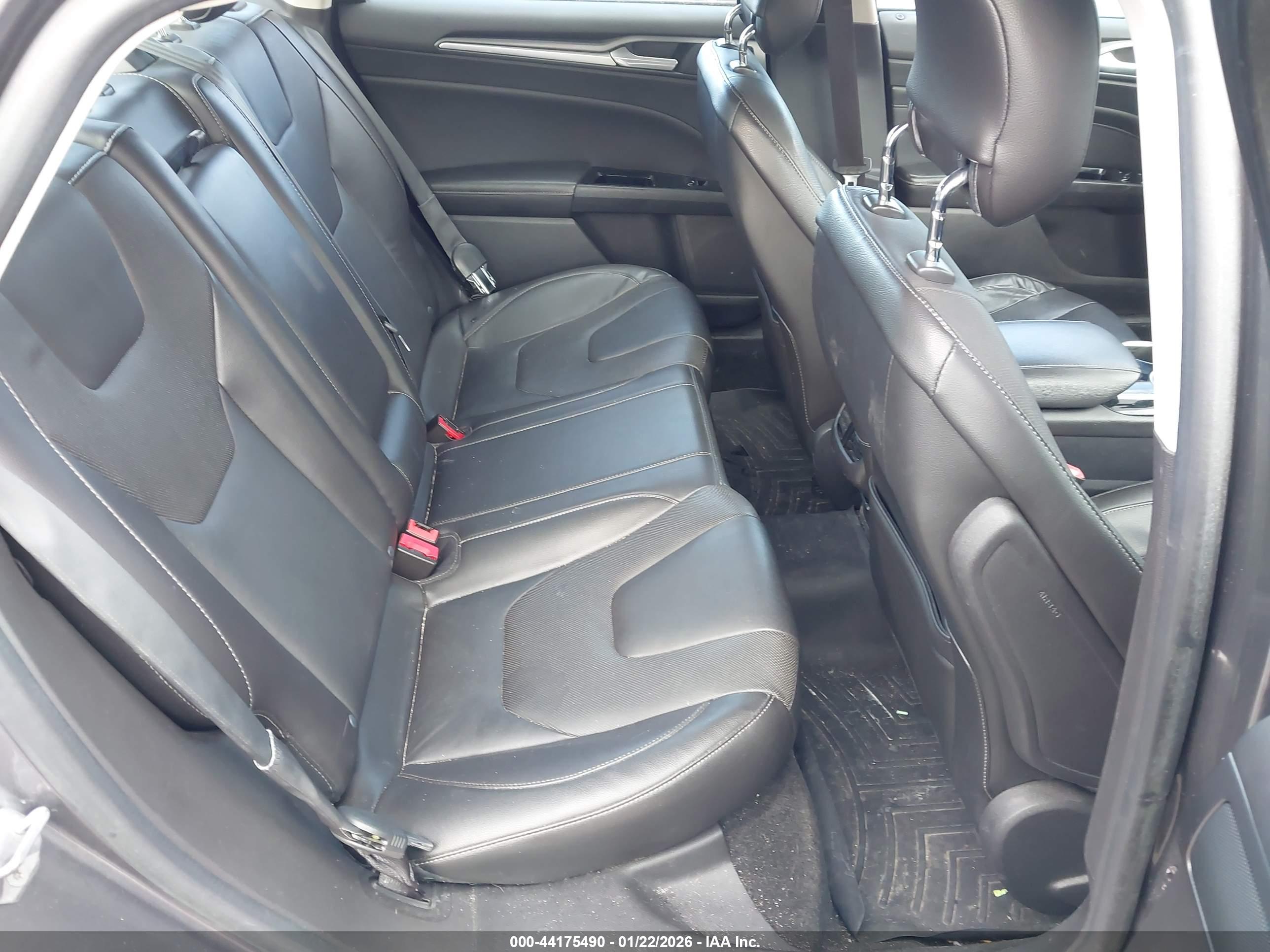 FORD FUSION image 8