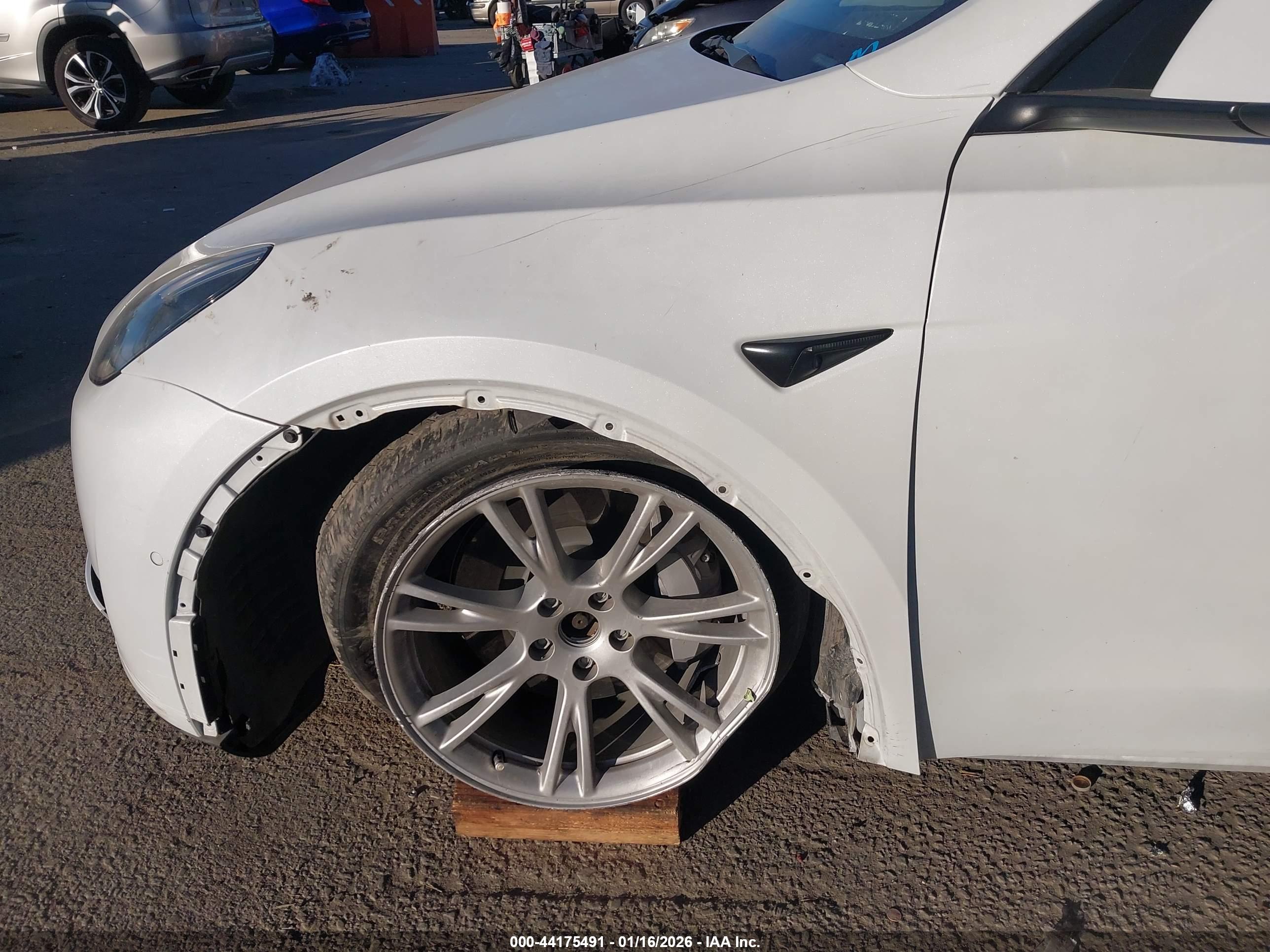 TESLA MODEL image 6