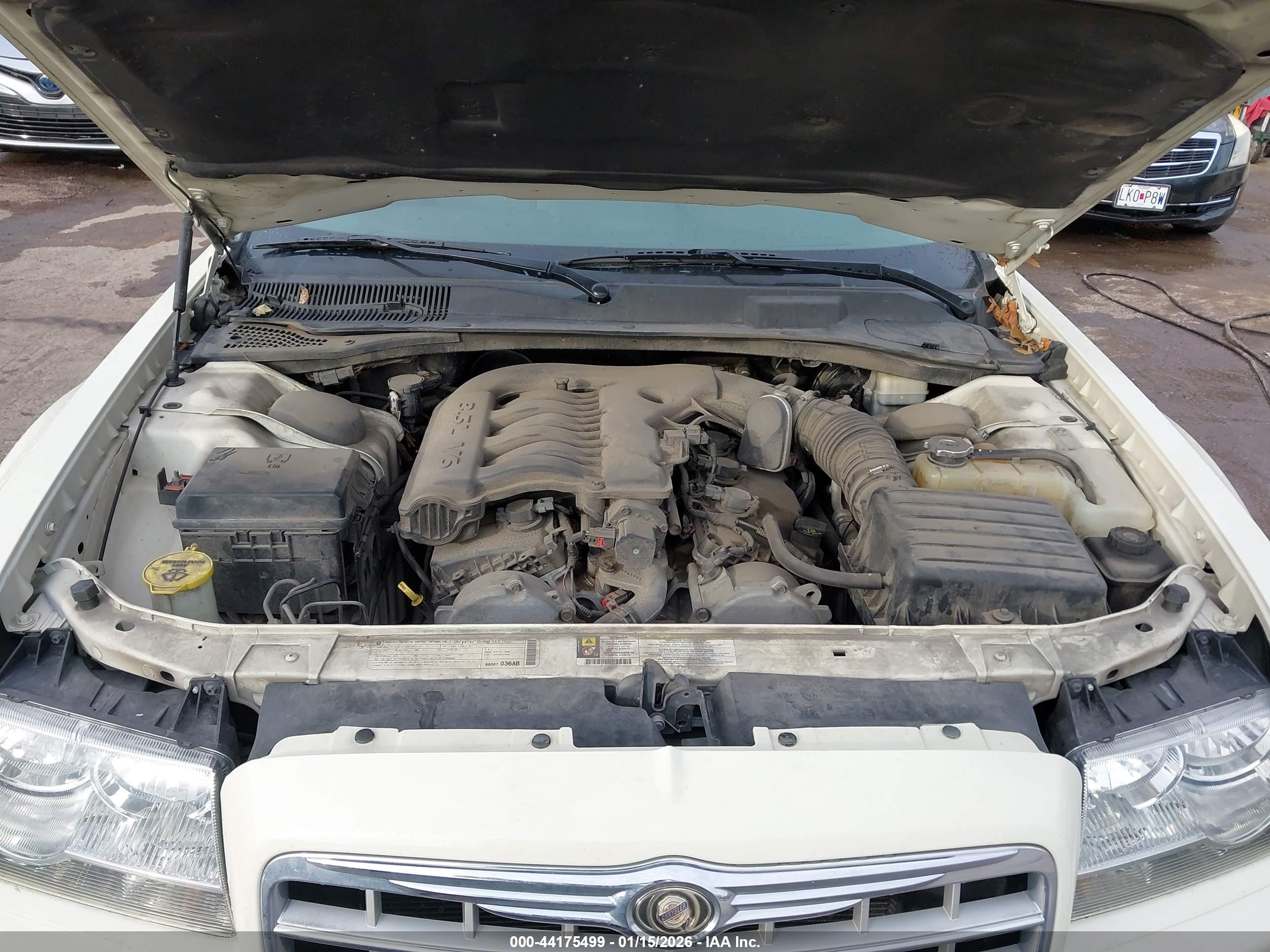 CHRYSLER 300 image 10