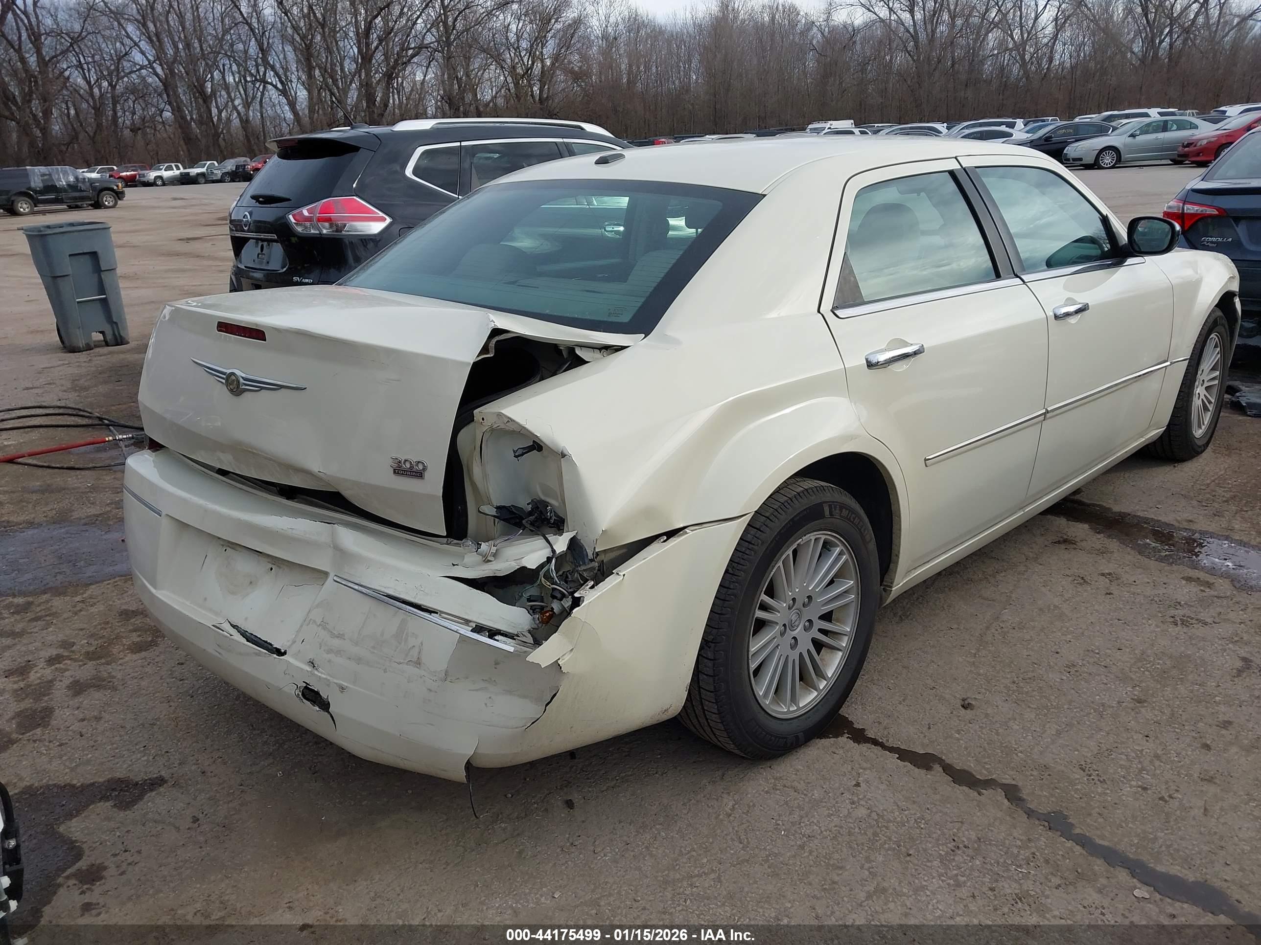 CHRYSLER 300 image 4