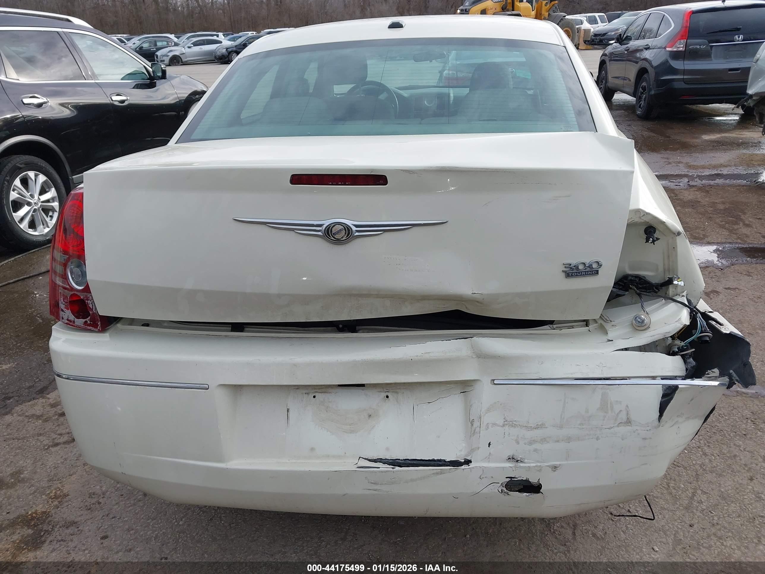 CHRYSLER 300 image 6