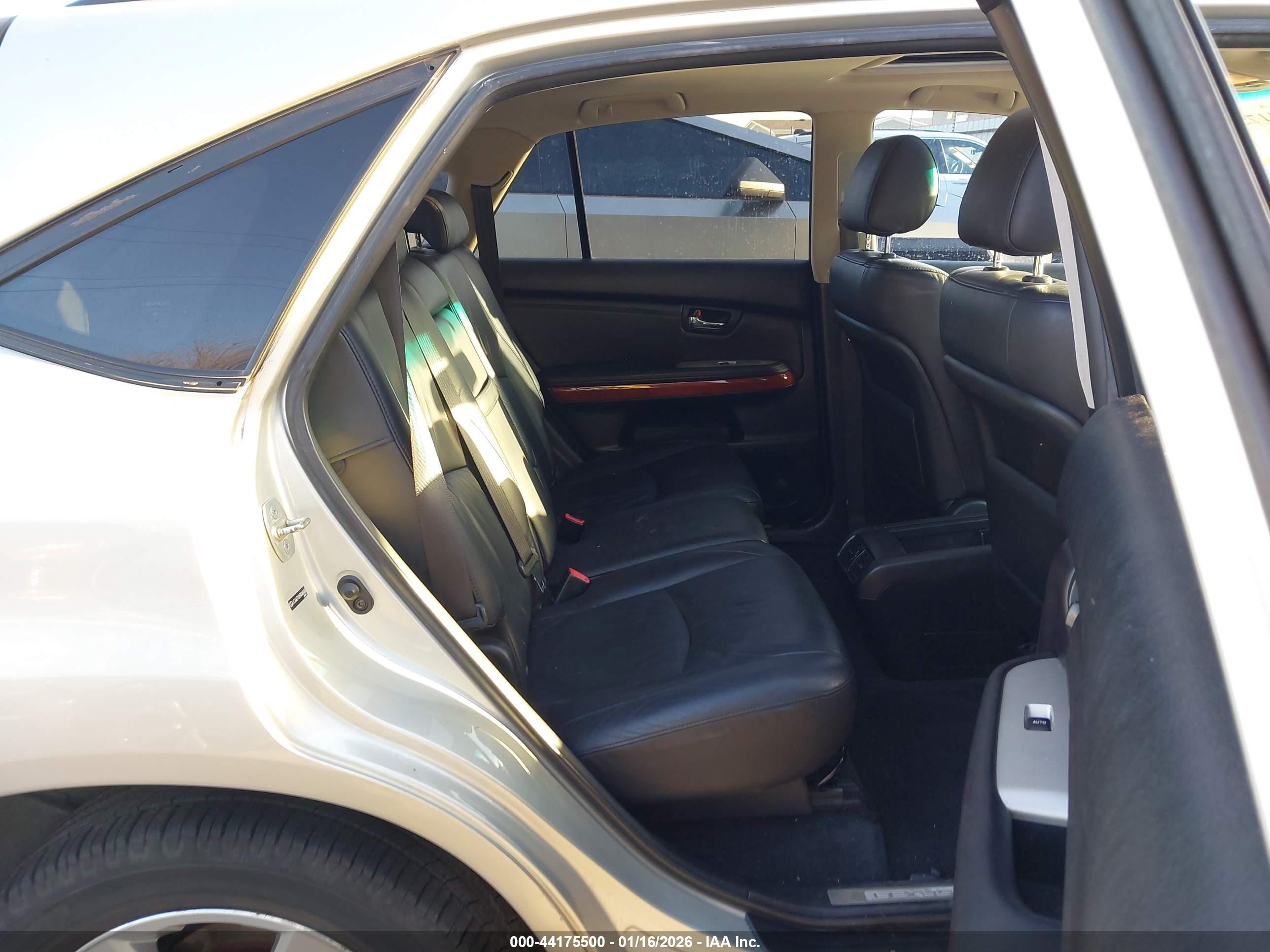 LEXUS RX image 8