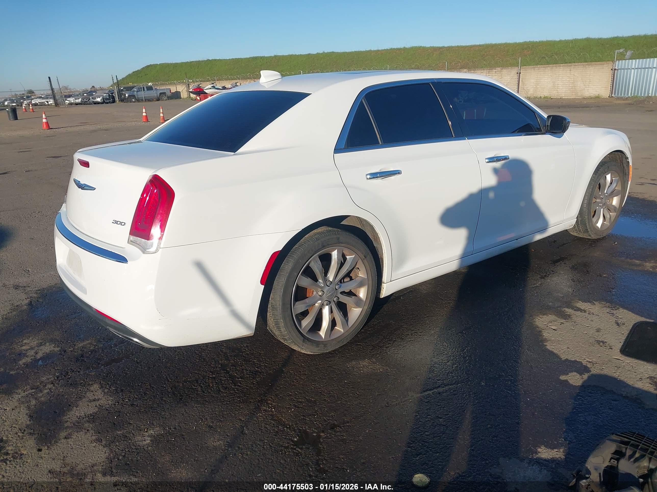 CHRYSLER 300 image 4