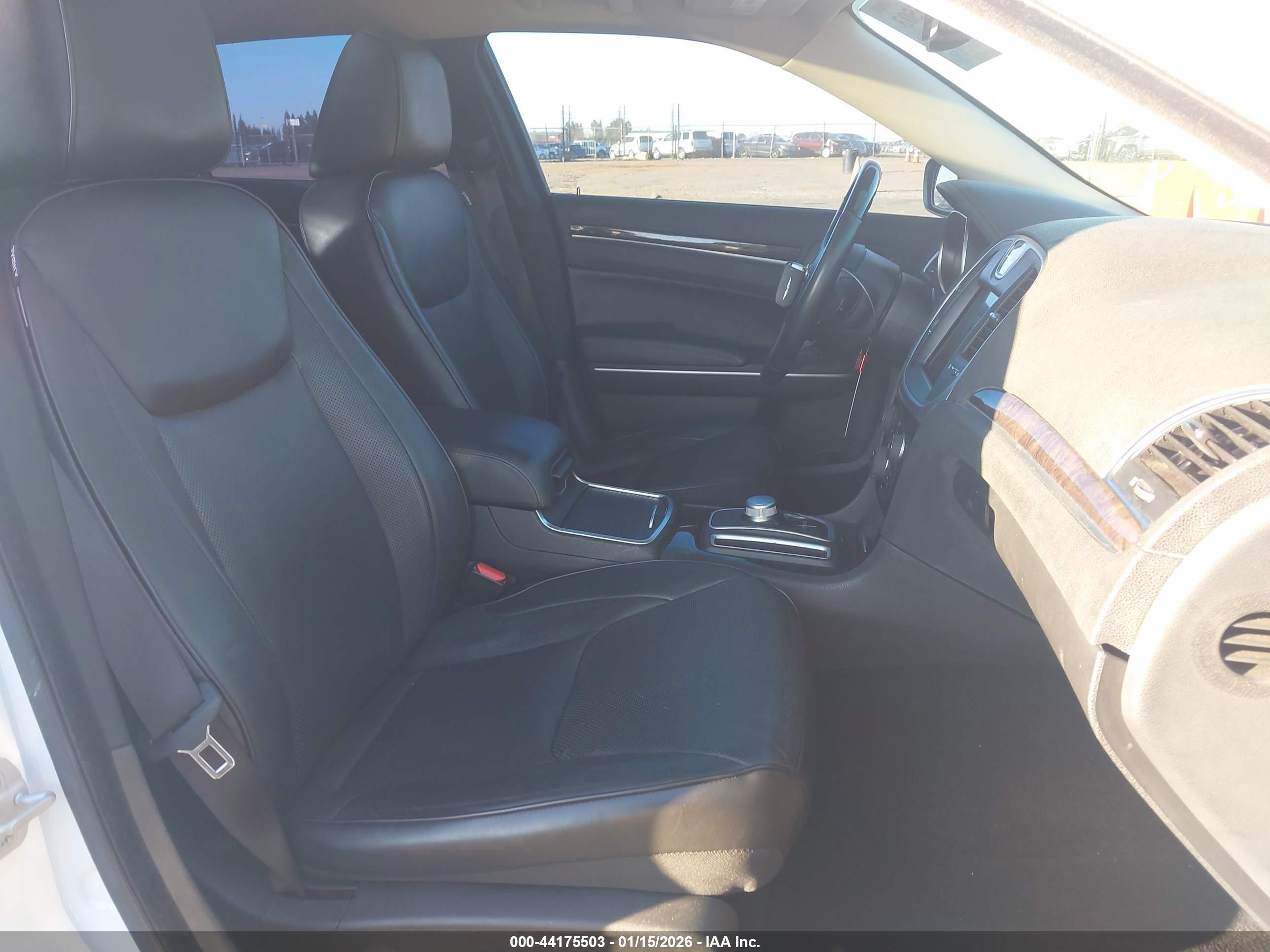 CHRYSLER 300 image 5