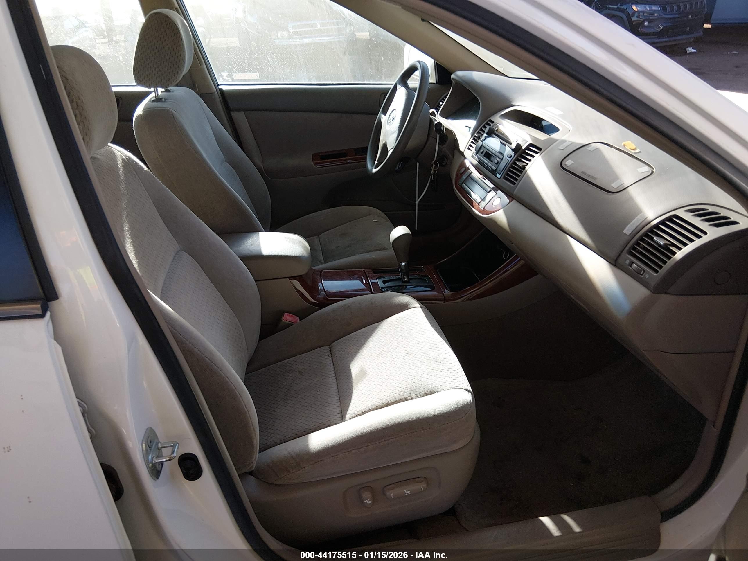 TOYOTA CAMRY image 5