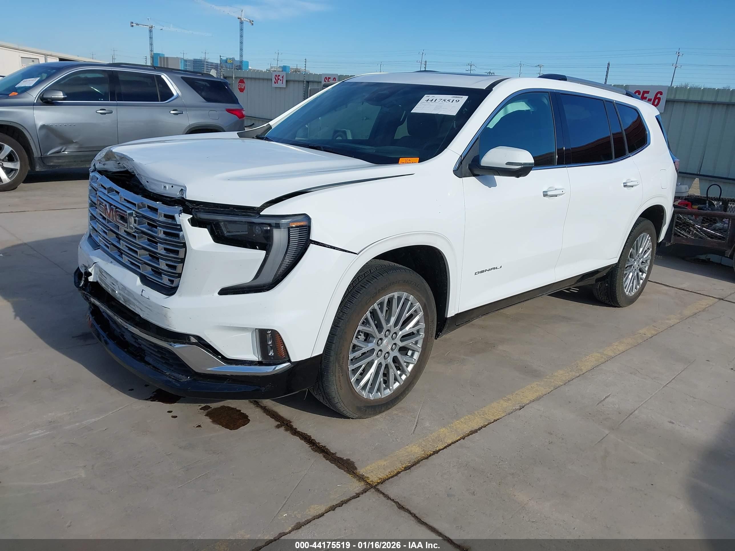 GMC ACADIA image 2