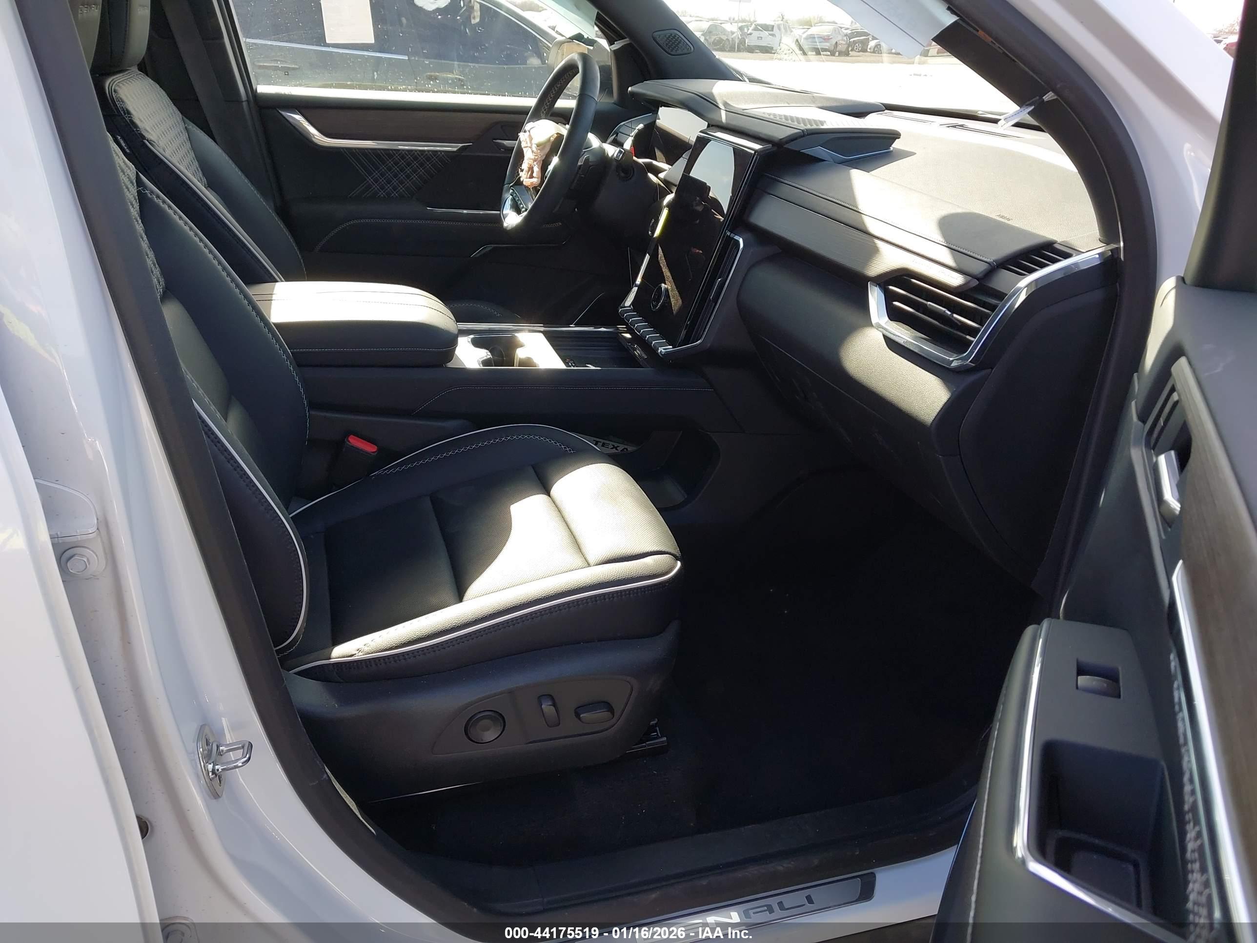 GMC ACADIA image 5