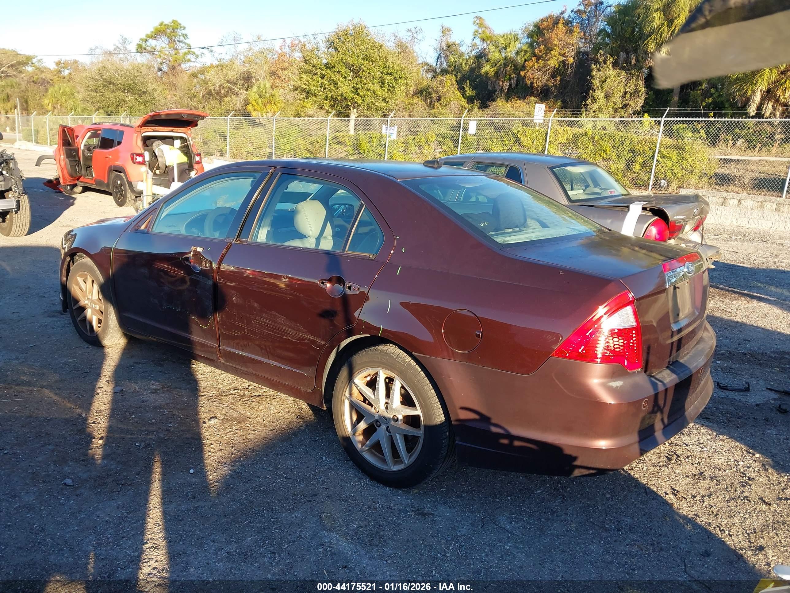 FORD FUSION image 3
