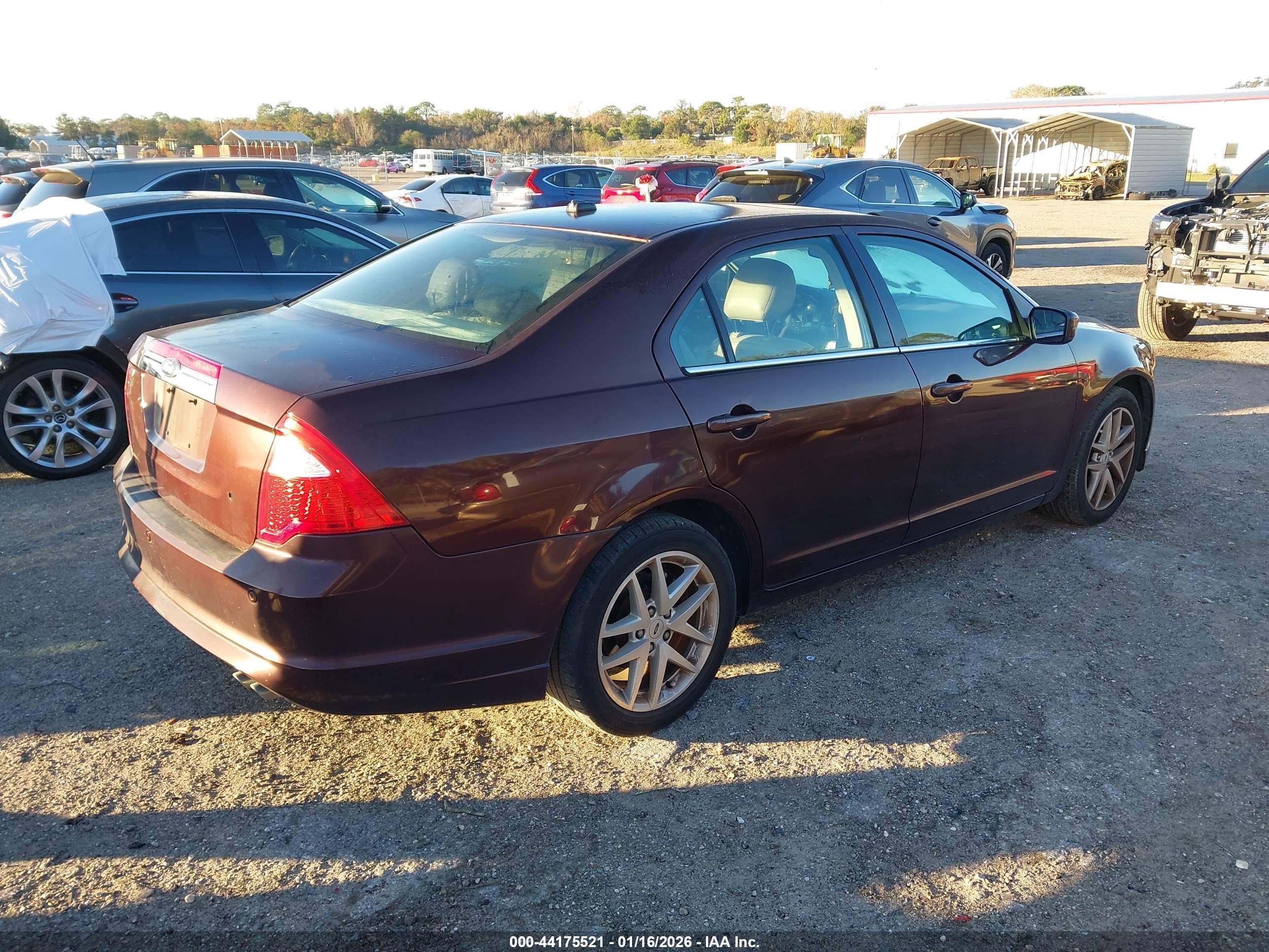 FORD FUSION image 4