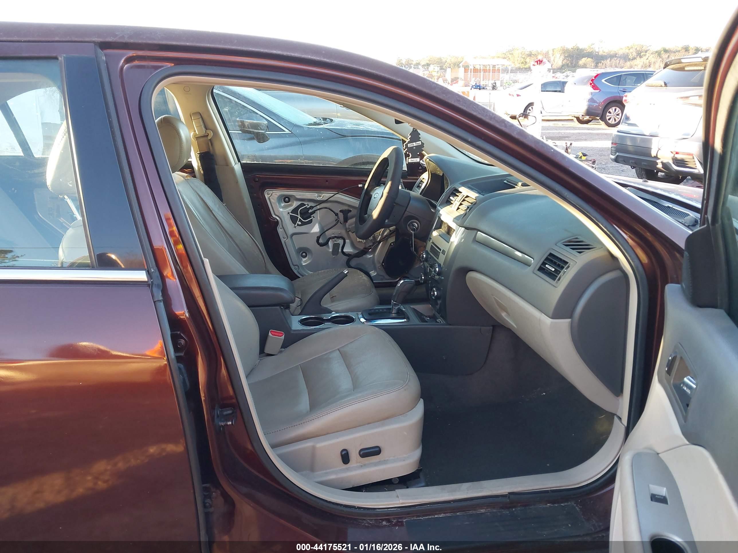 FORD FUSION image 5
