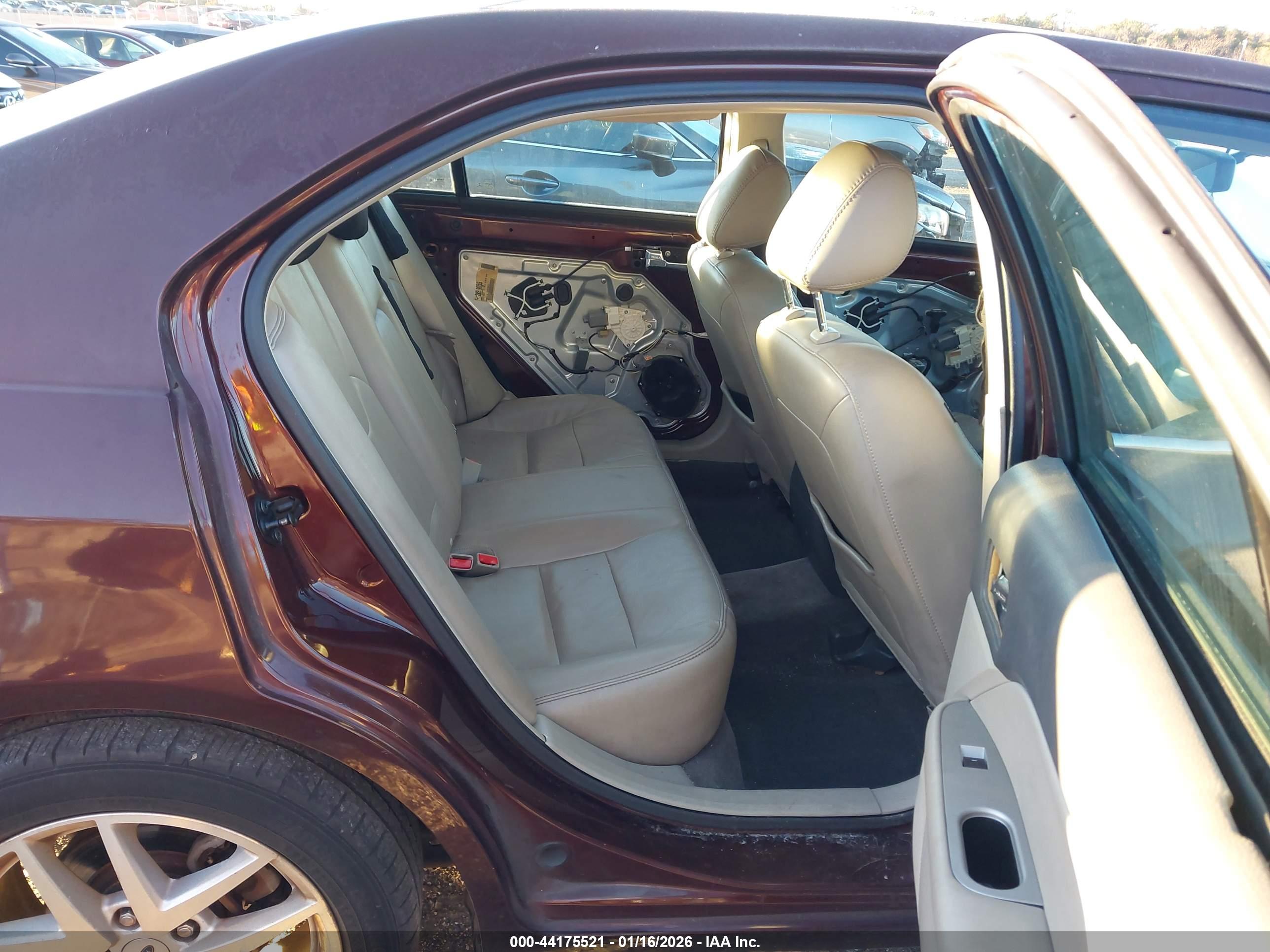FORD FUSION image 8