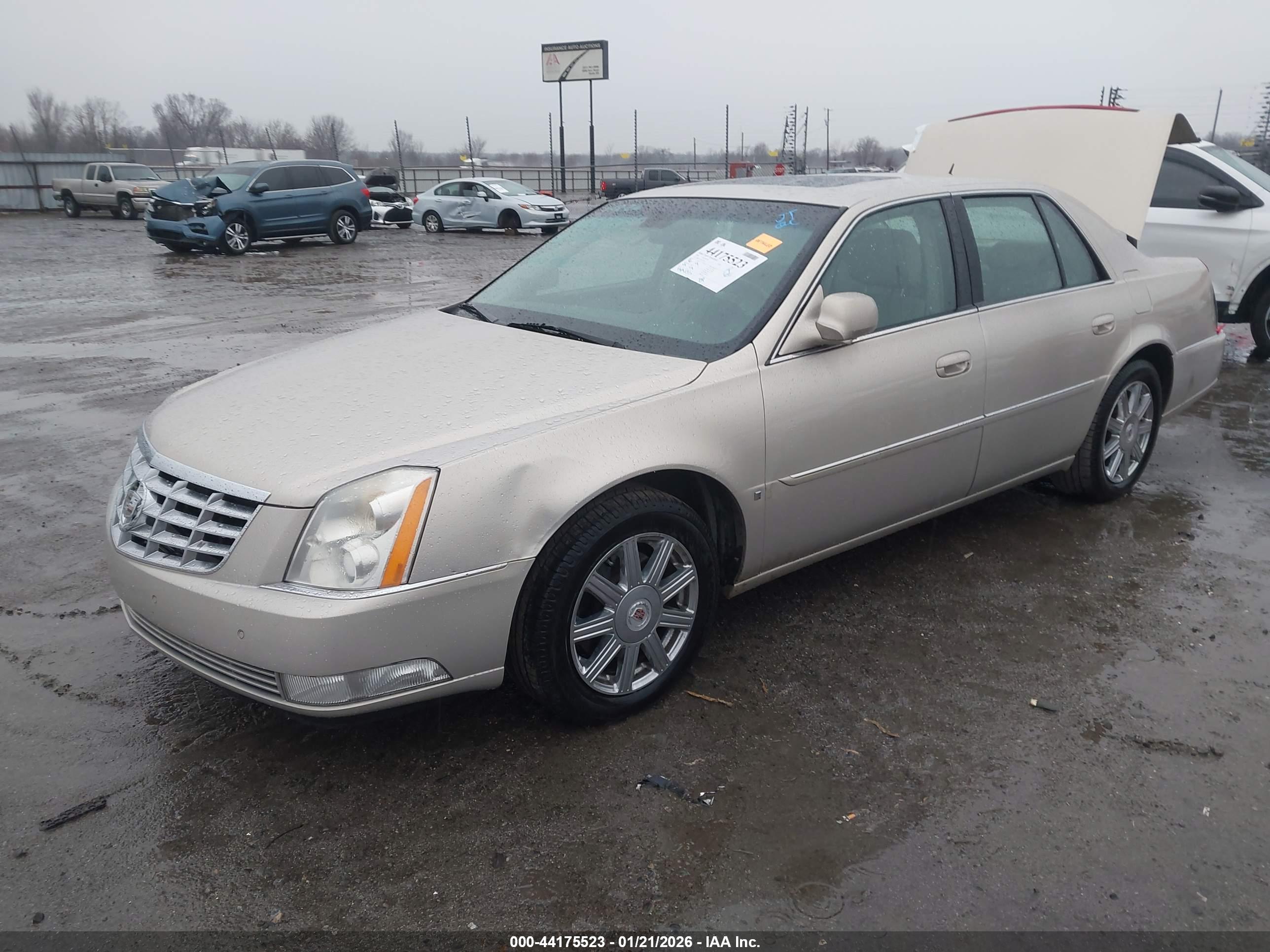 CADILLAC DTS image 2