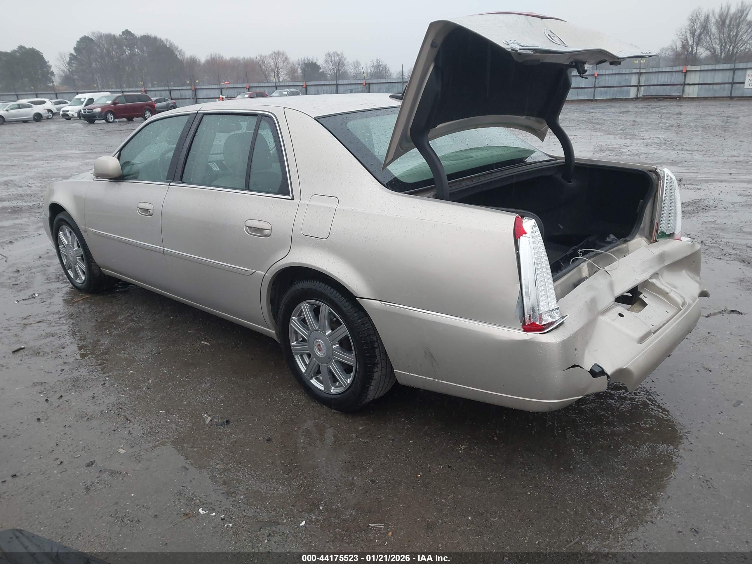 CADILLAC DTS image 3