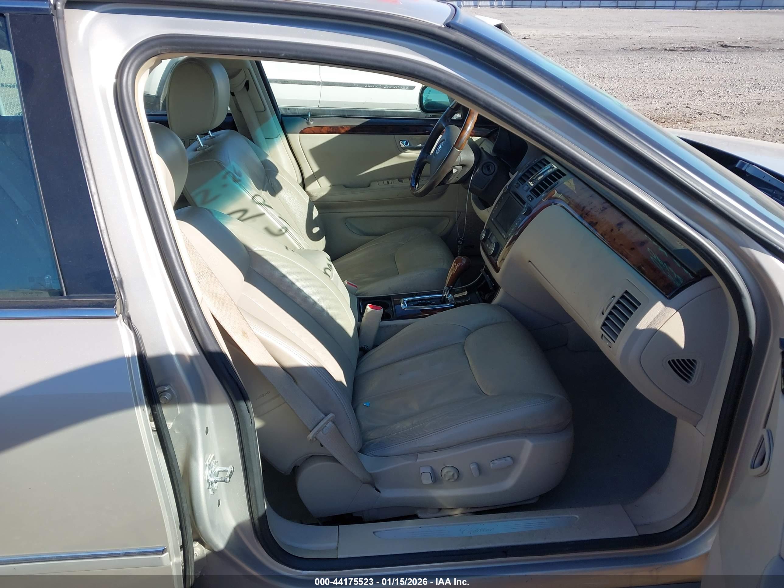 CADILLAC DTS image 5