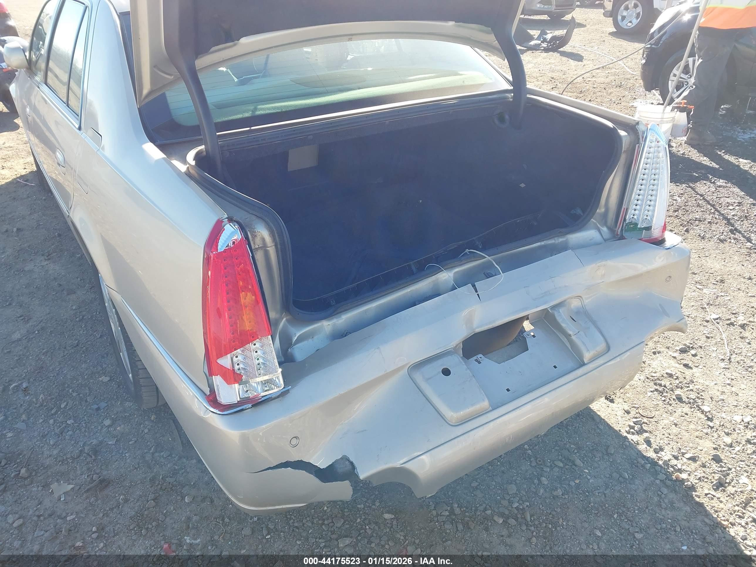 CADILLAC DTS image 6