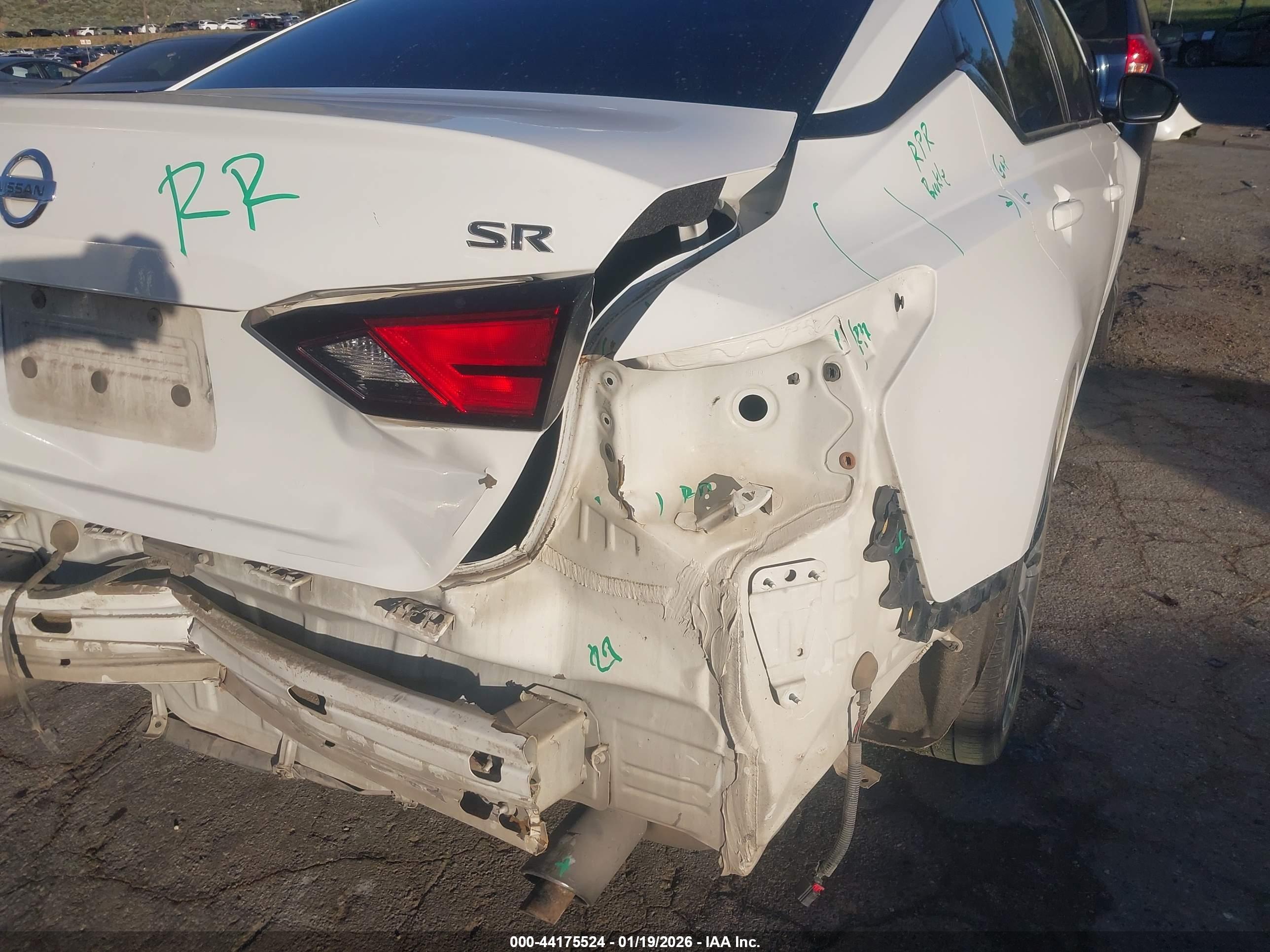 NISSAN ALTIMA image 6
