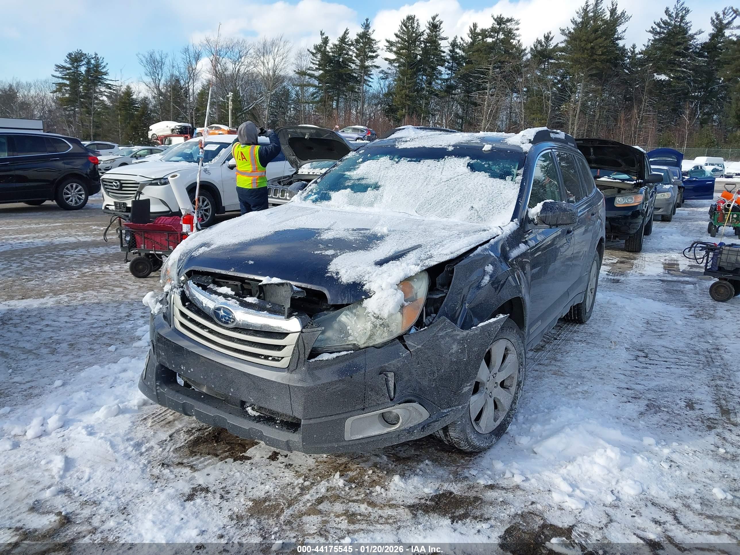SUBARU OUTBACK image 2