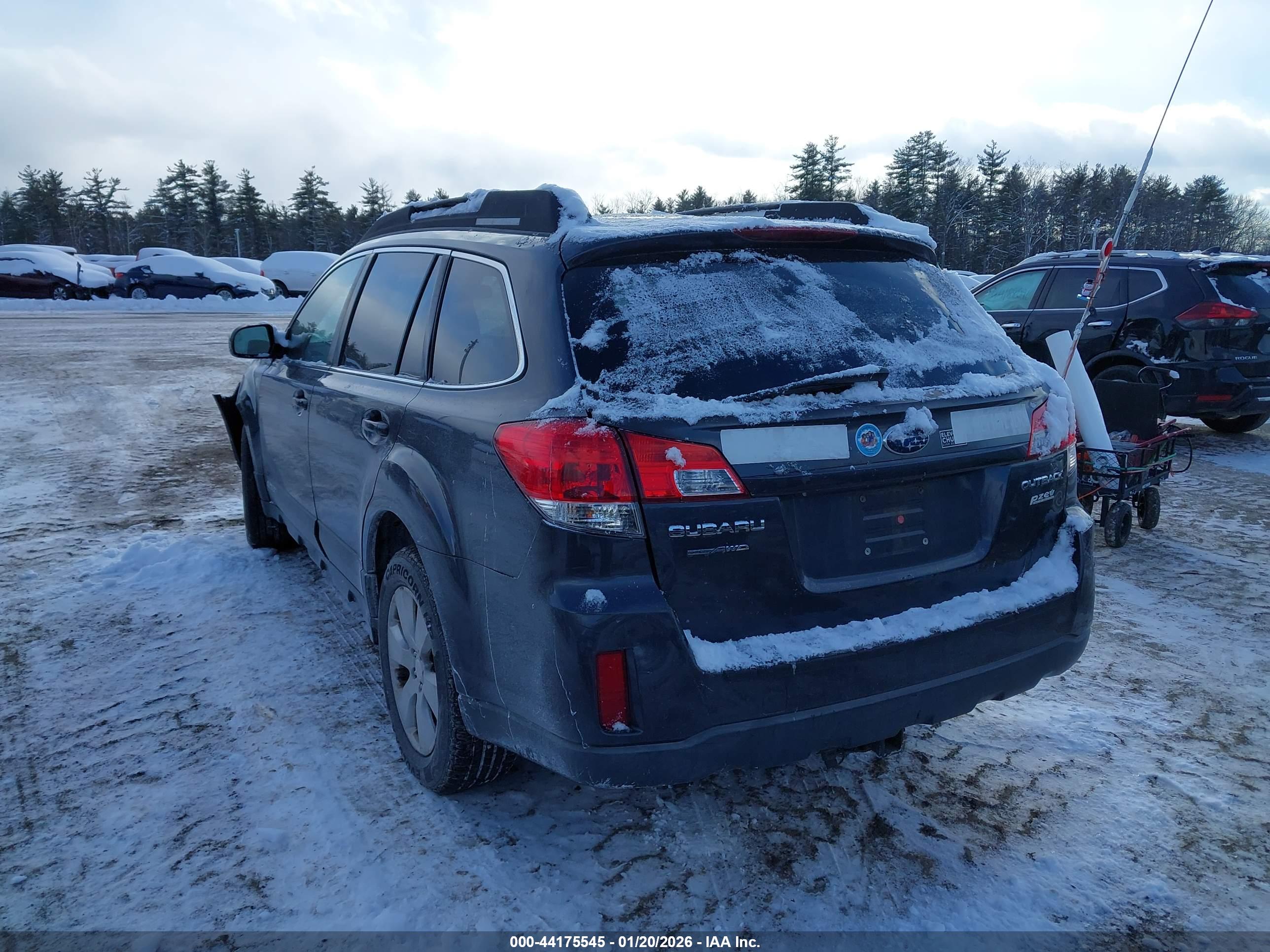 SUBARU OUTBACK image 3