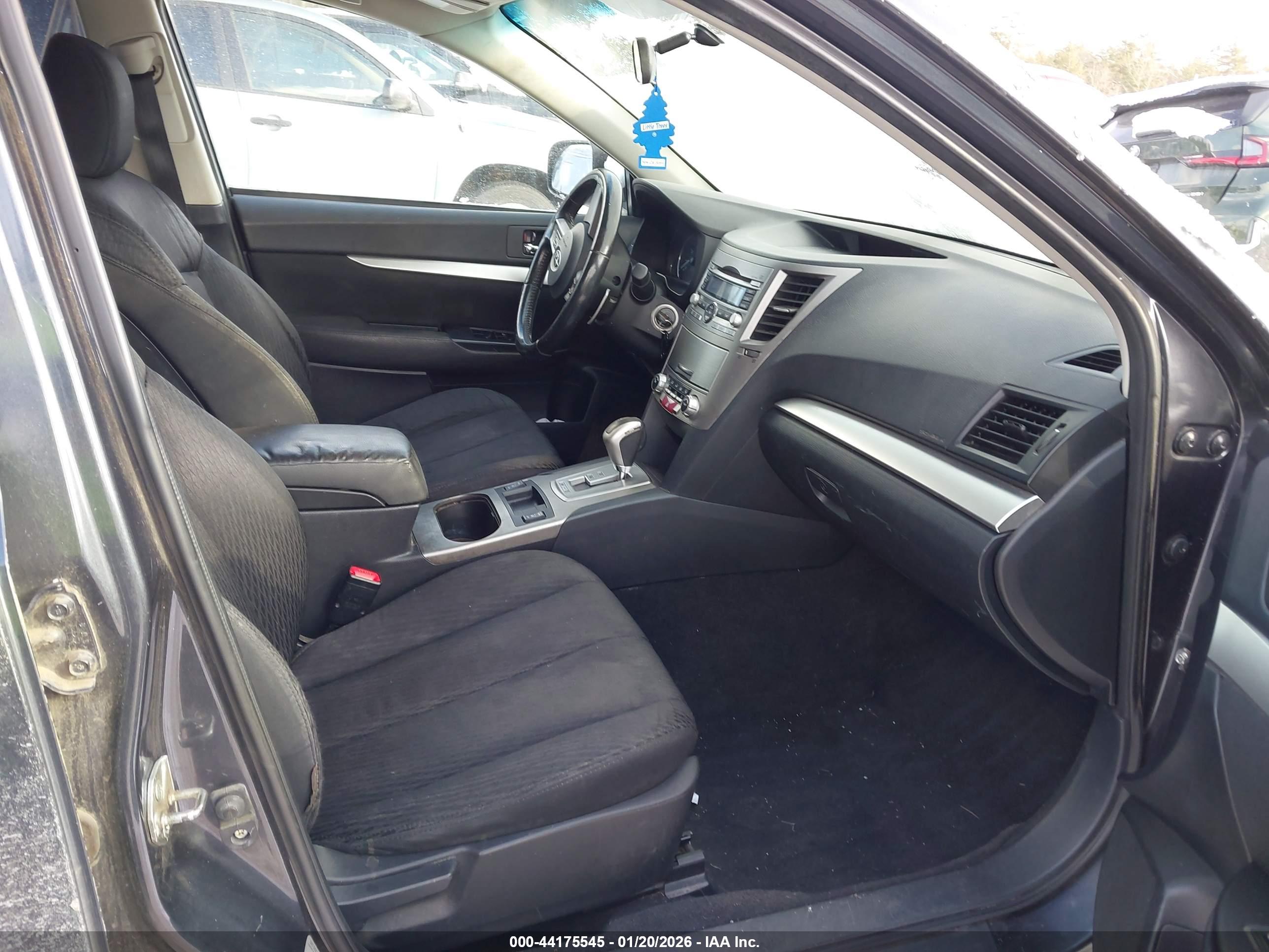 SUBARU OUTBACK image 5