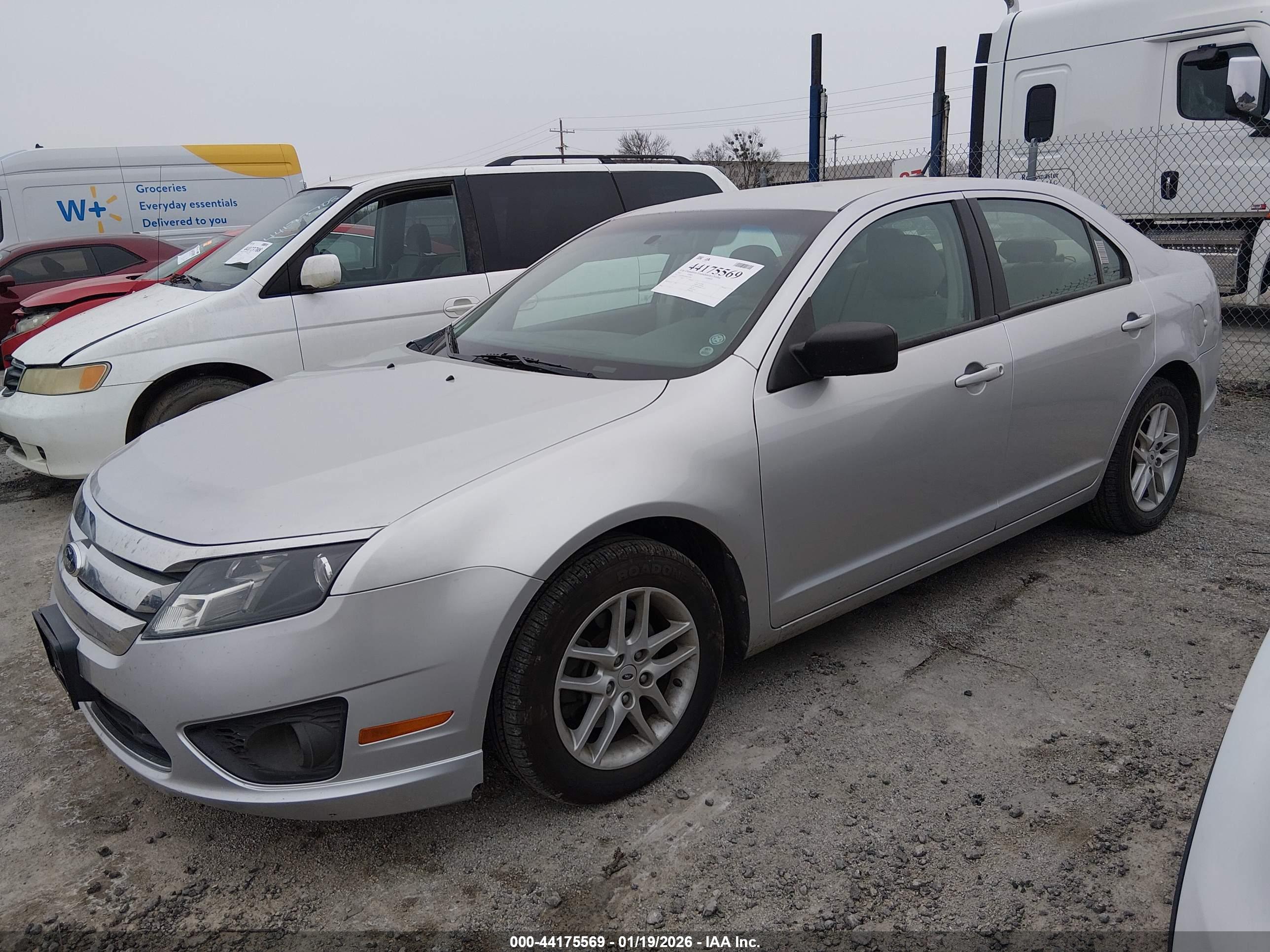 FORD FUSION image 2