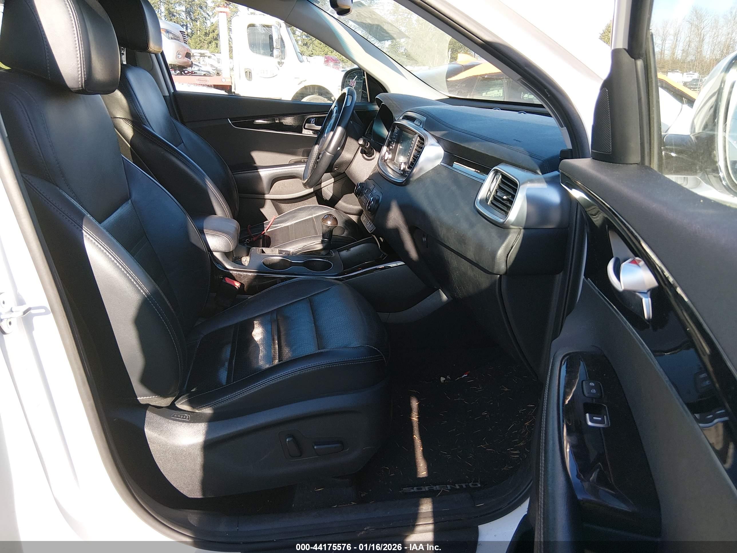 KIA SORENTO image 5