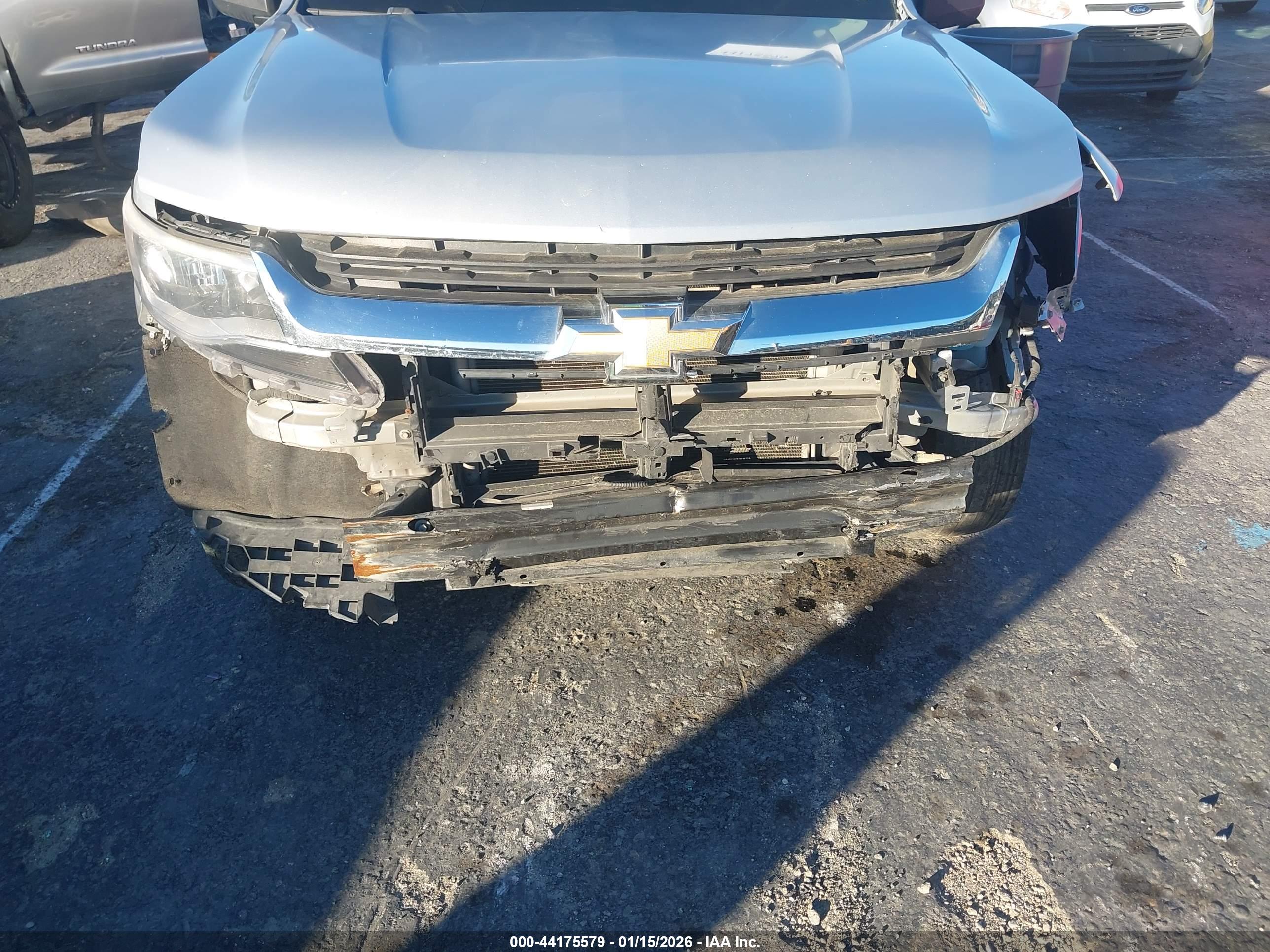 CHEVROLET COLORADO image 6