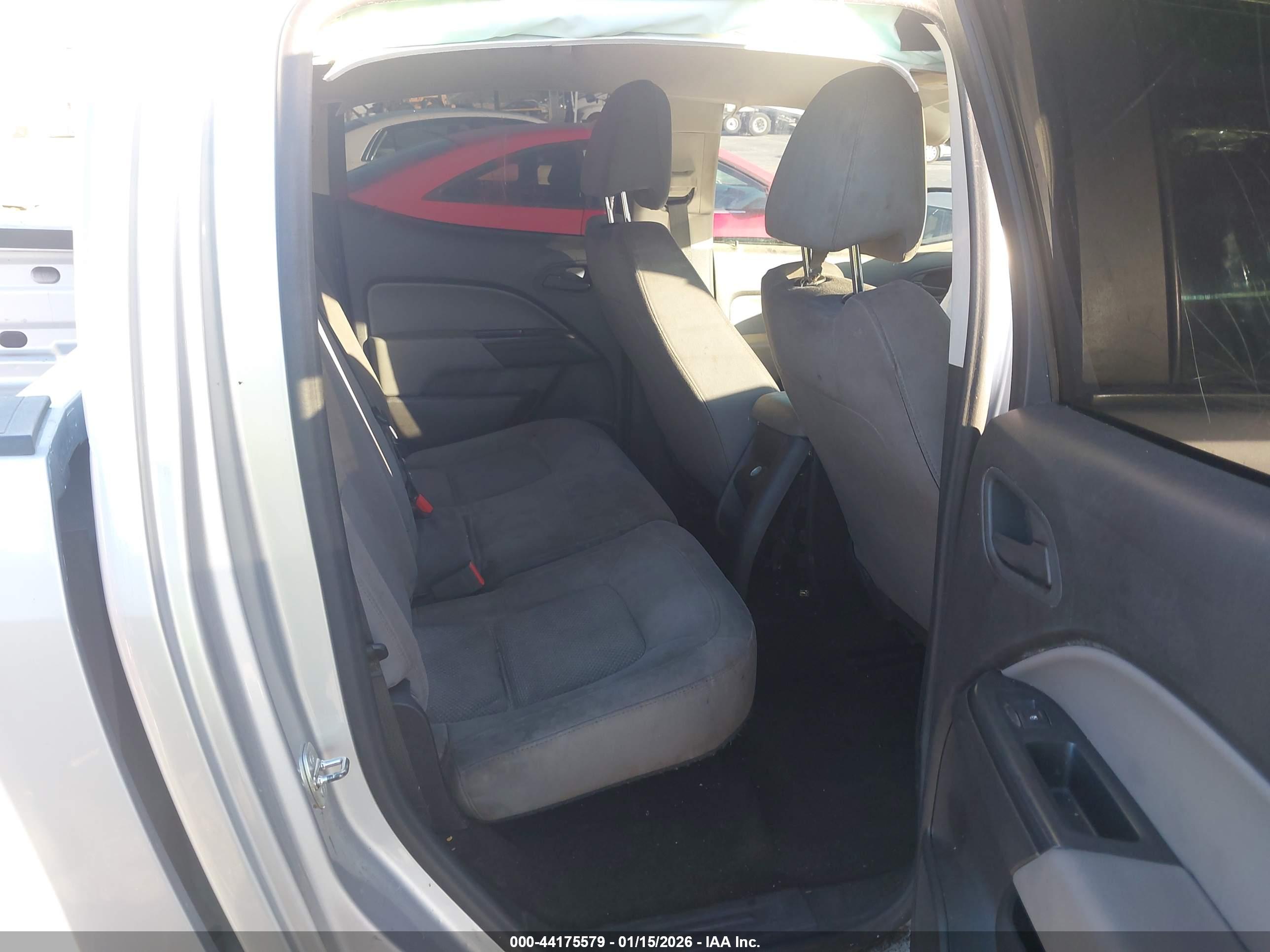 CHEVROLET COLORADO image 8