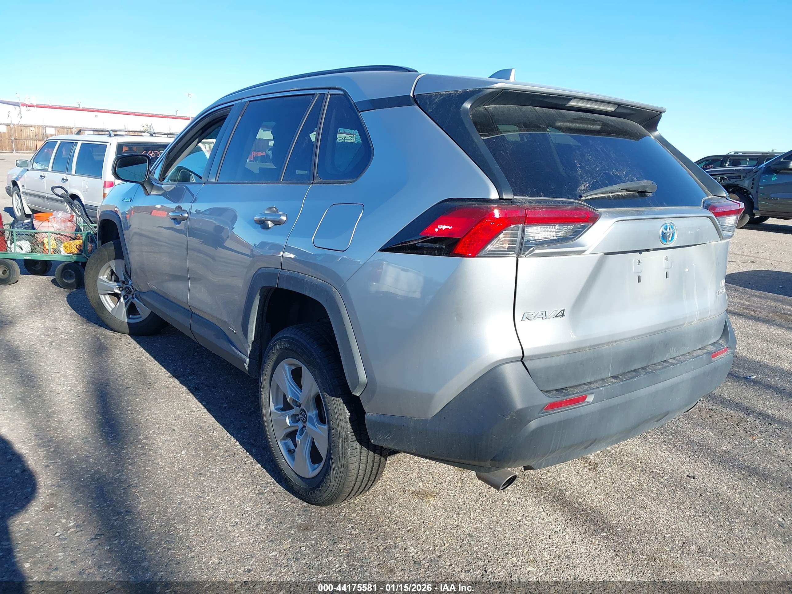 TOYOTA RAV4 image 3