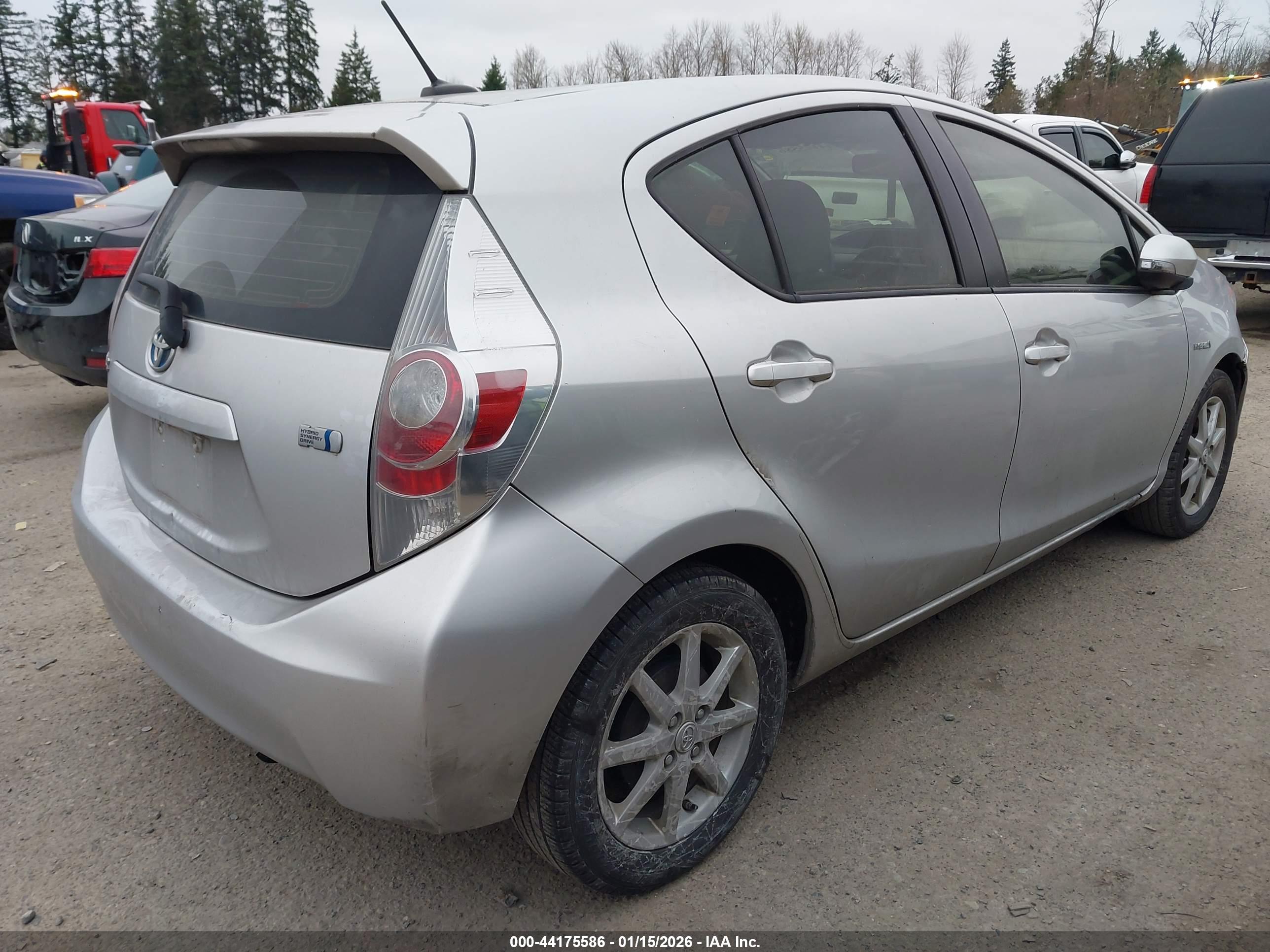 TOYOTA PRIUS image 4