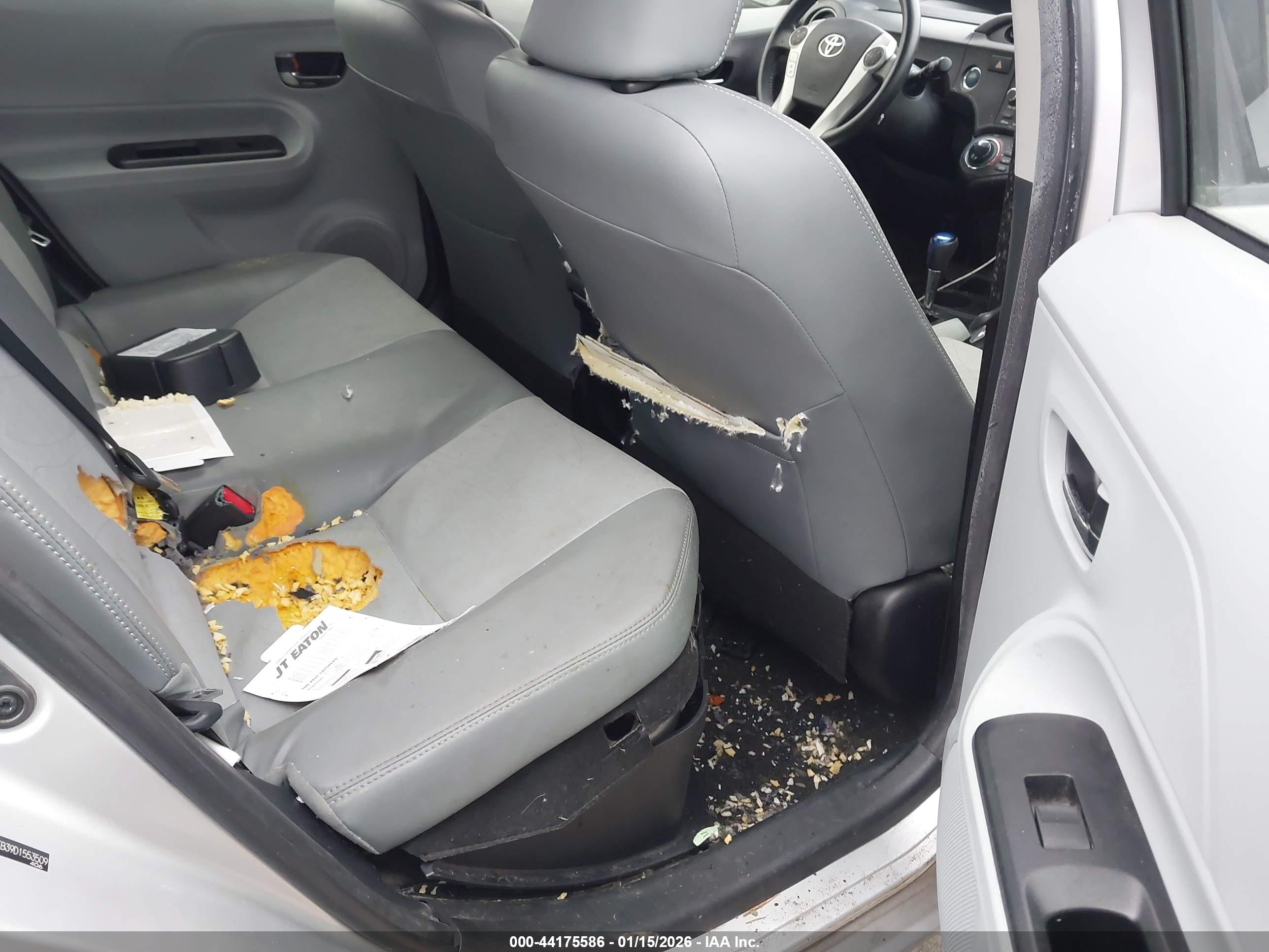 TOYOTA PRIUS image 8