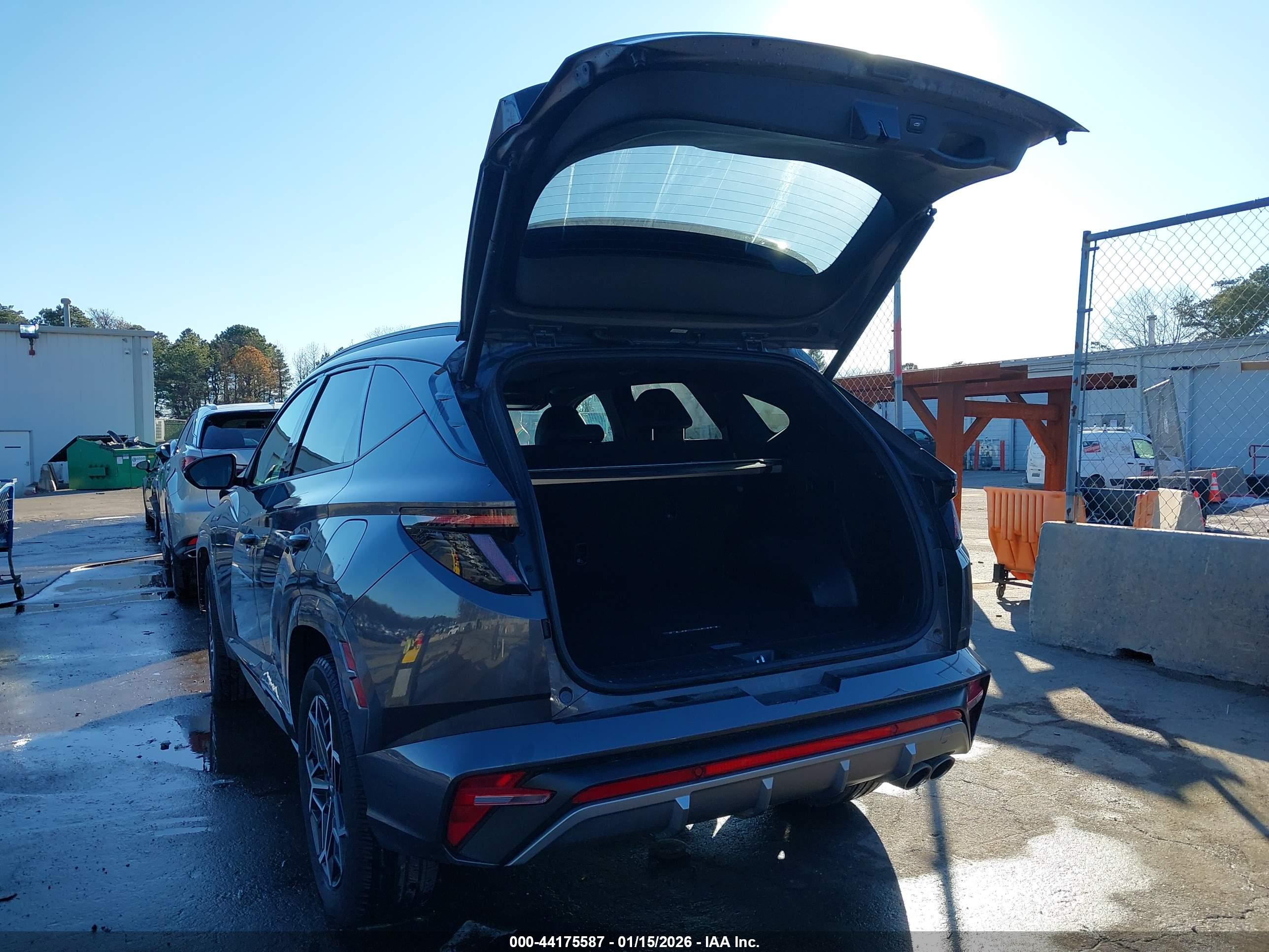 HYUNDAI TUCSON image 3