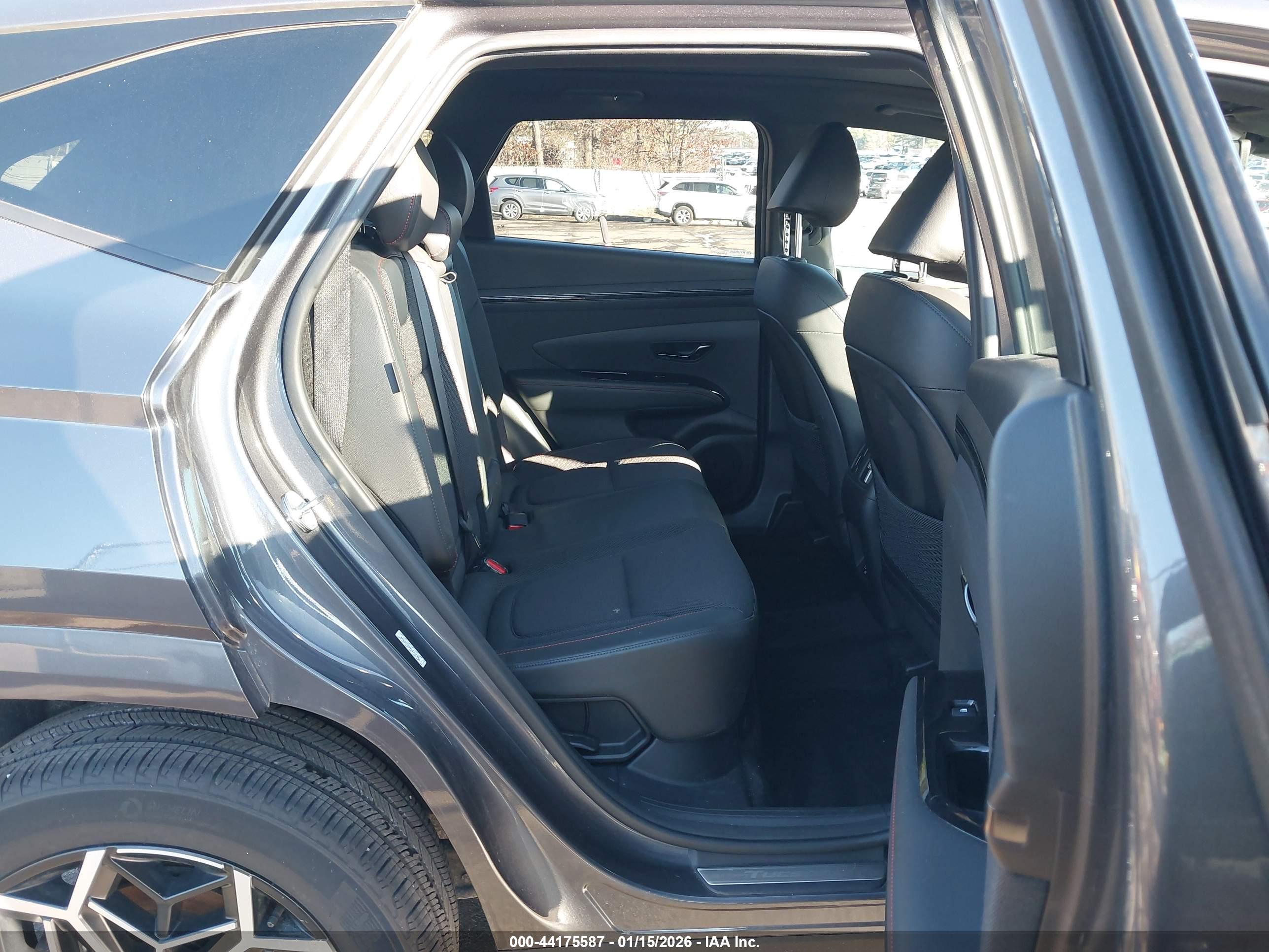 HYUNDAI TUCSON image 8