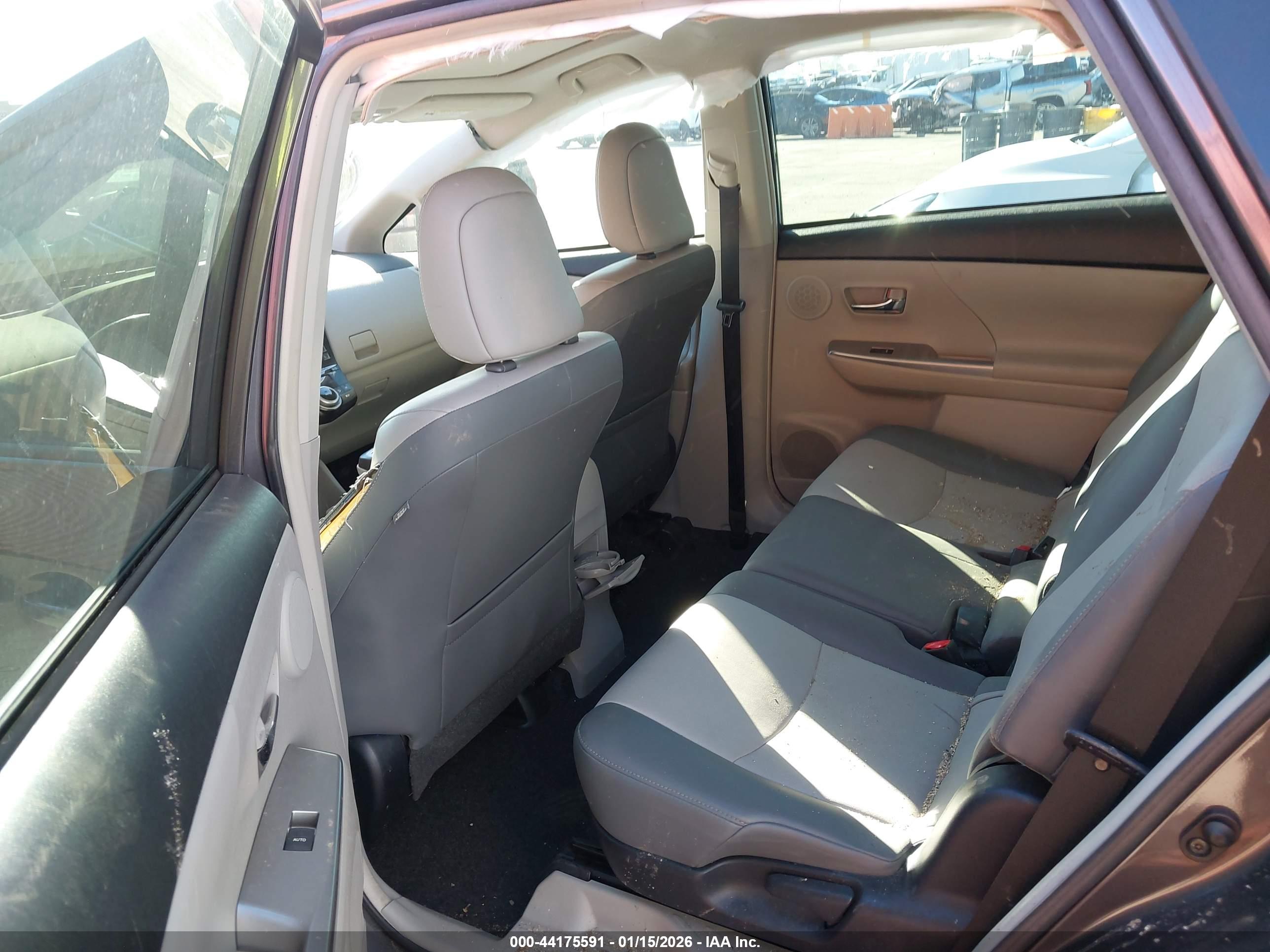 TOYOTA PRIUS image 8