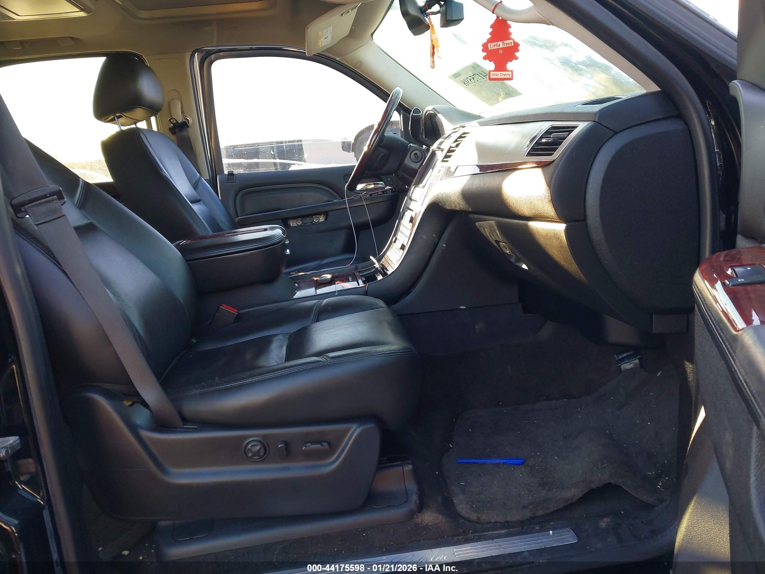 CADILLAC ESCALADE image 5