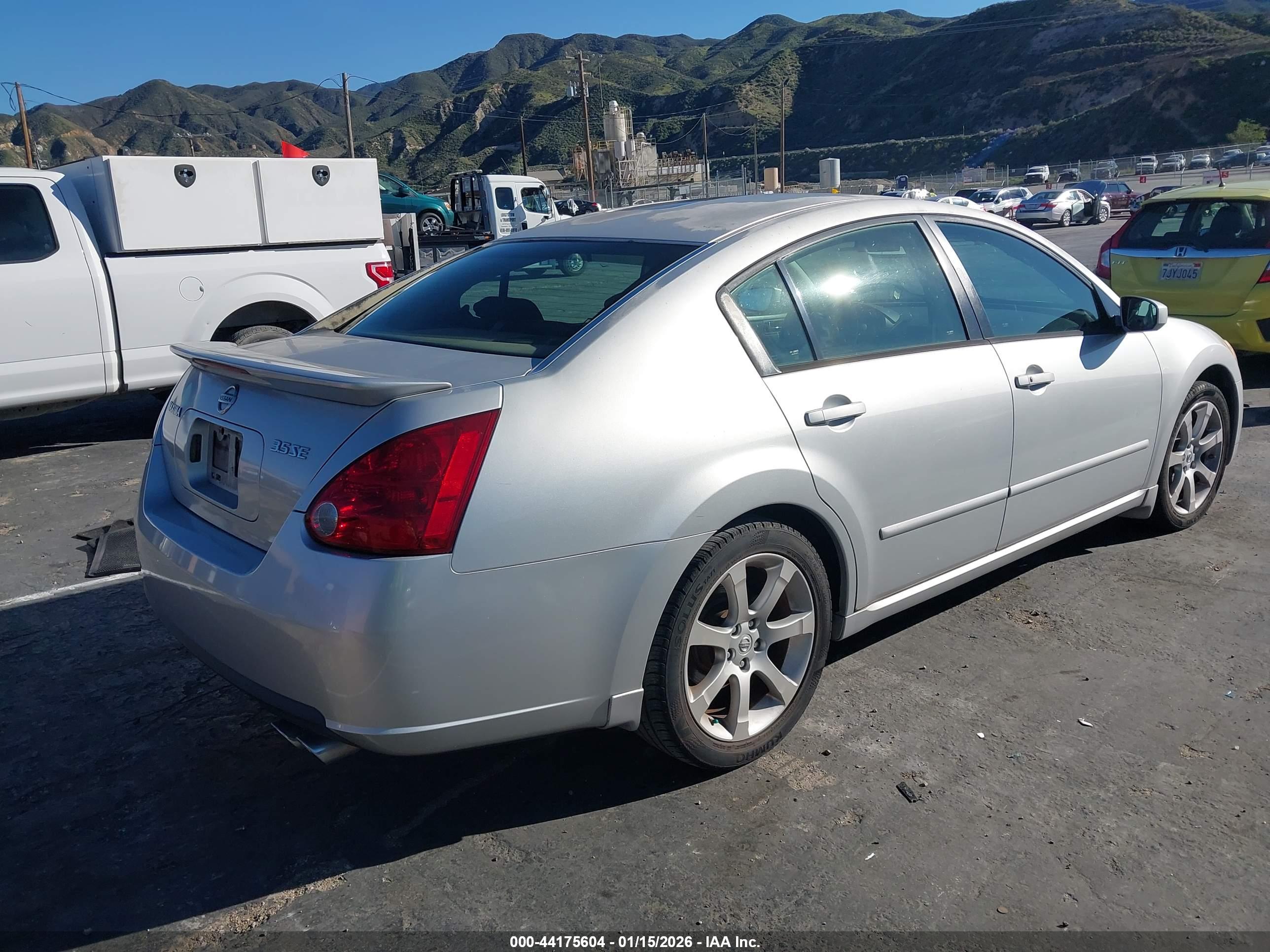 NISSAN MAXIMA image 4